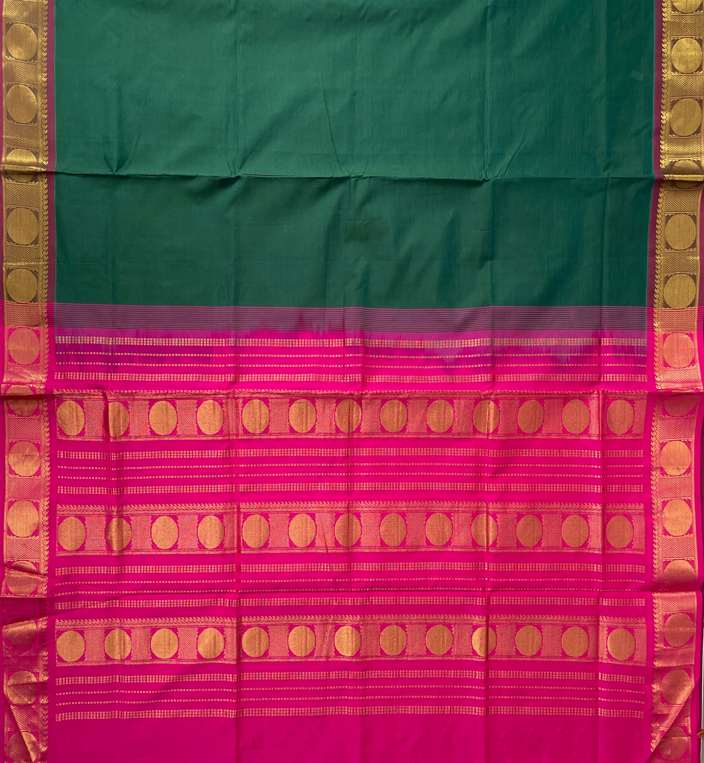 Green Half Pure Silk Cotton Saree With Plain Pattern