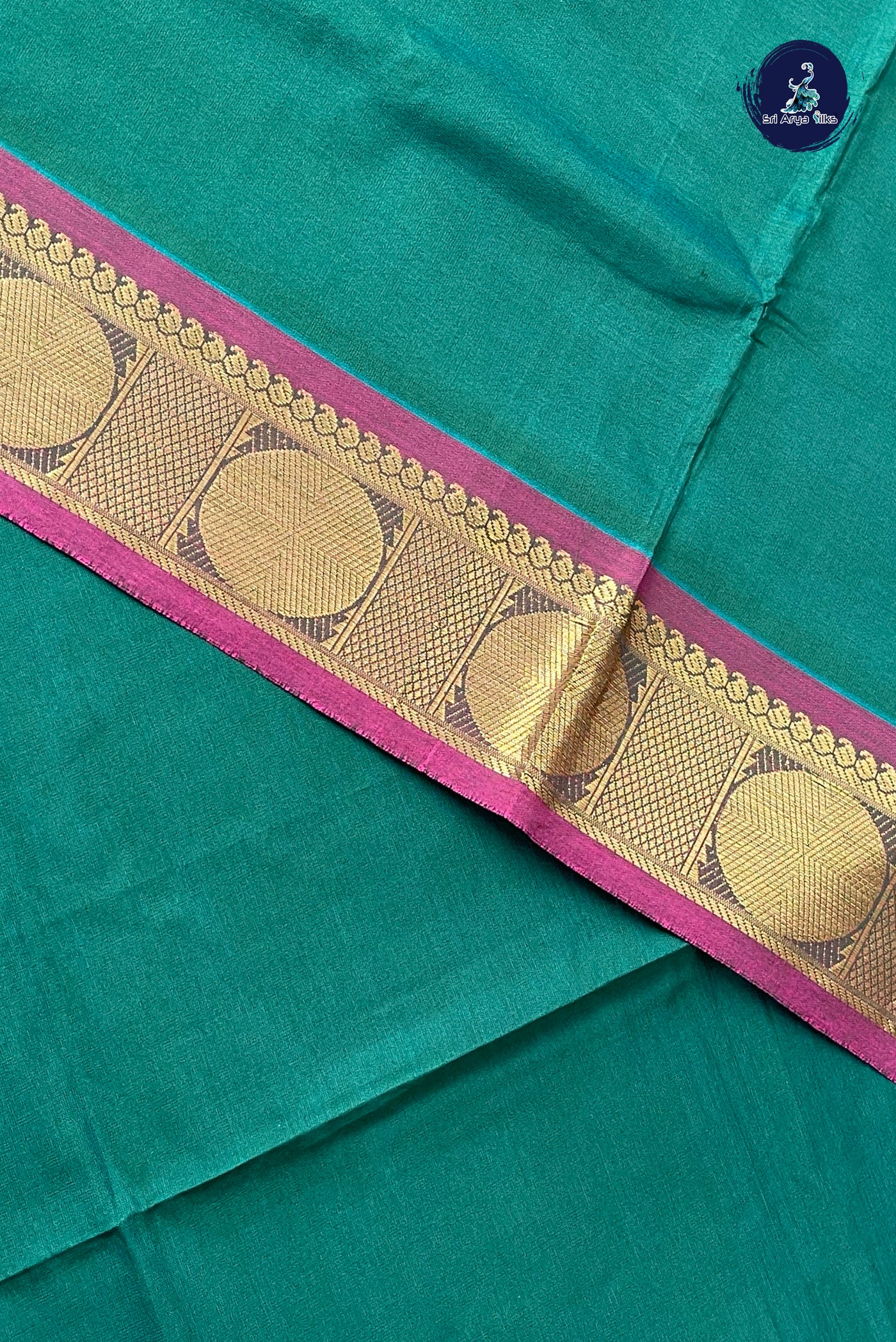 Green Half Pure Silk Cotton Saree With Plain Pattern