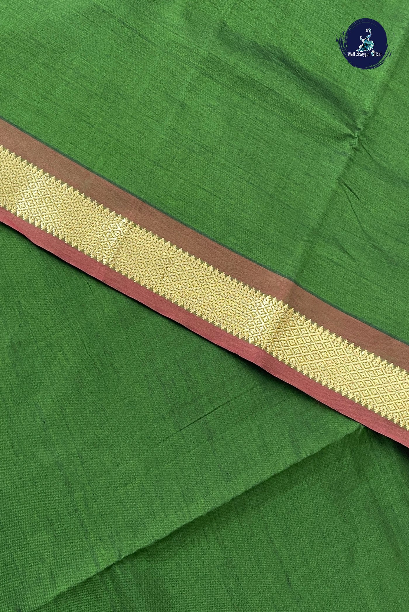 Green Half Pure Silk Cotton Saree With Plain Pattern