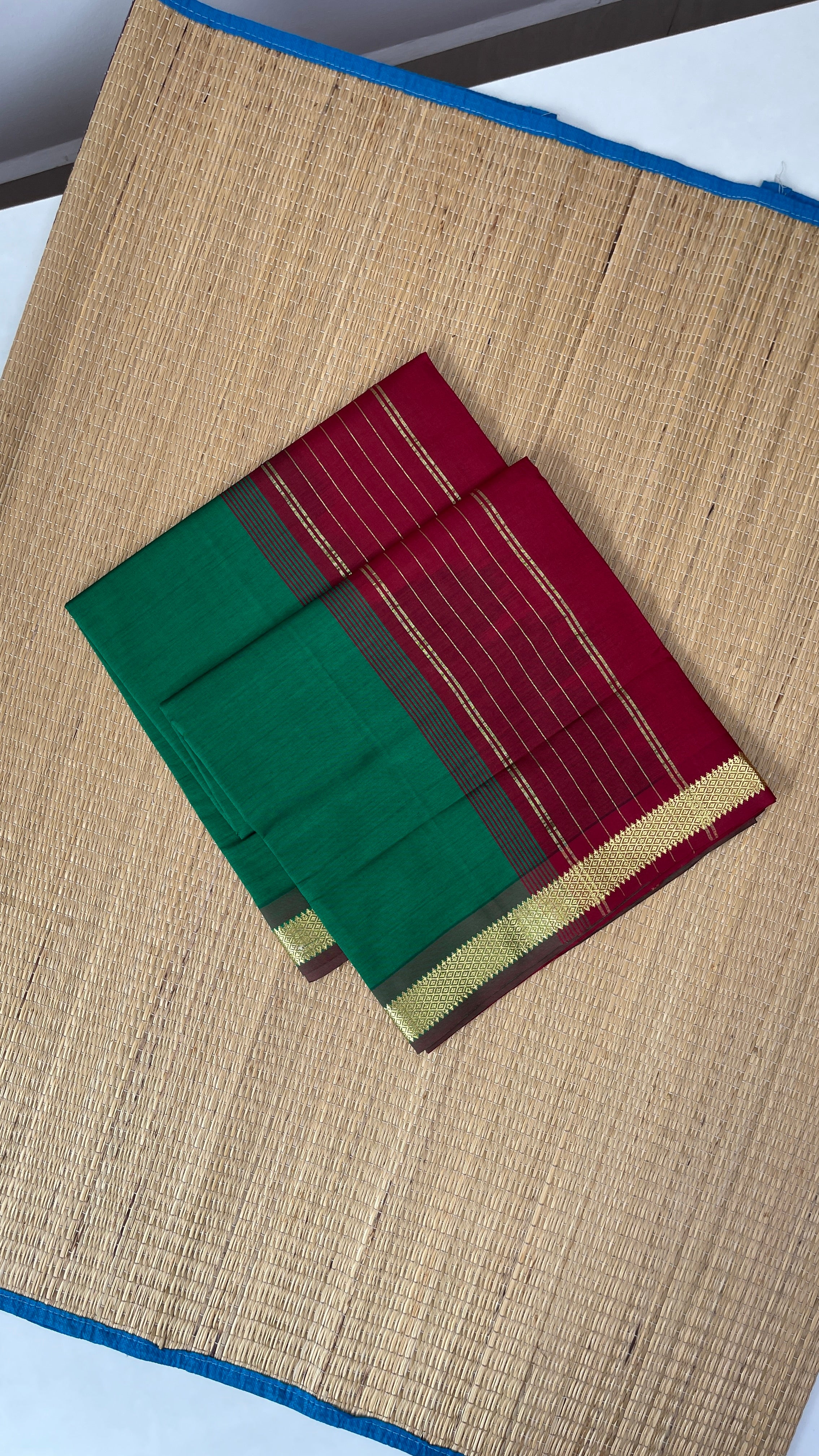 Green Half Pure Silk Cotton Saree With Plain Pattern