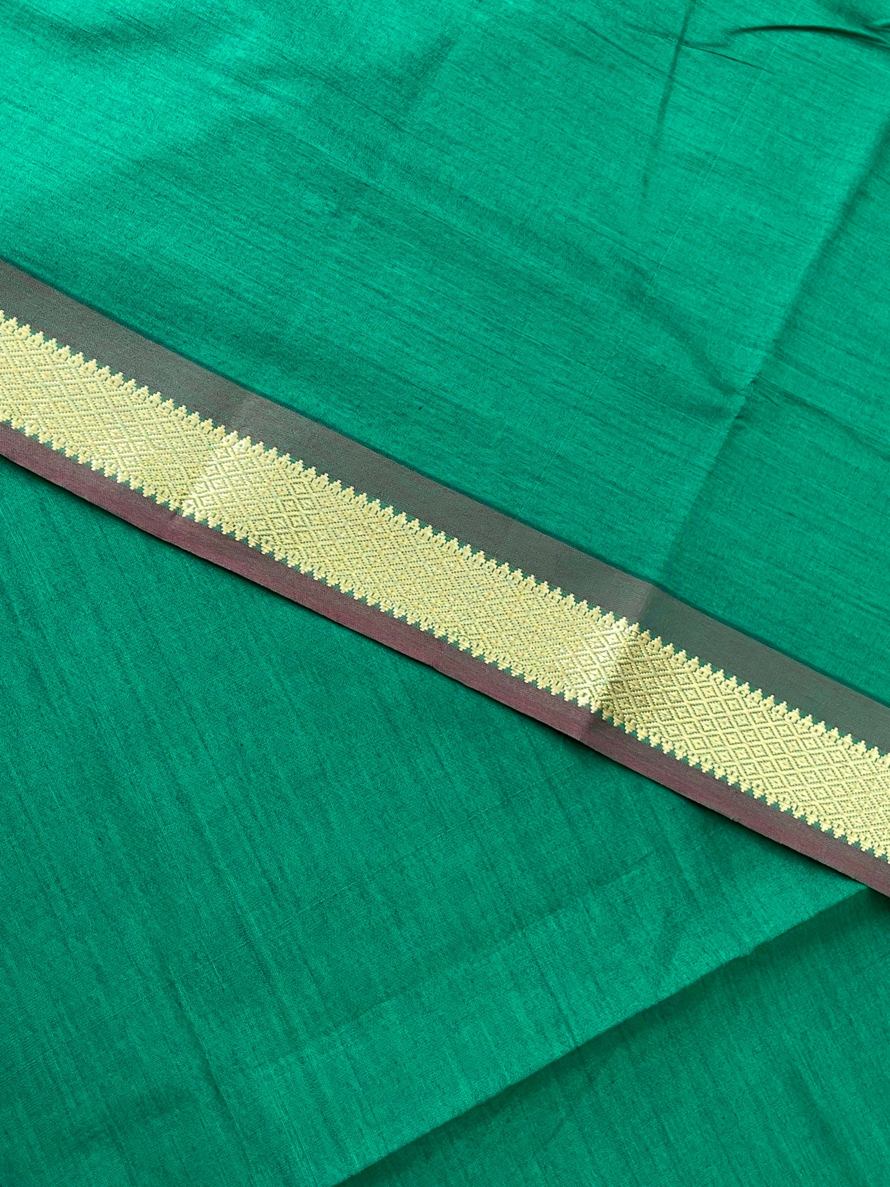Green Half Pure Silk Cotton Saree With Plain Pattern