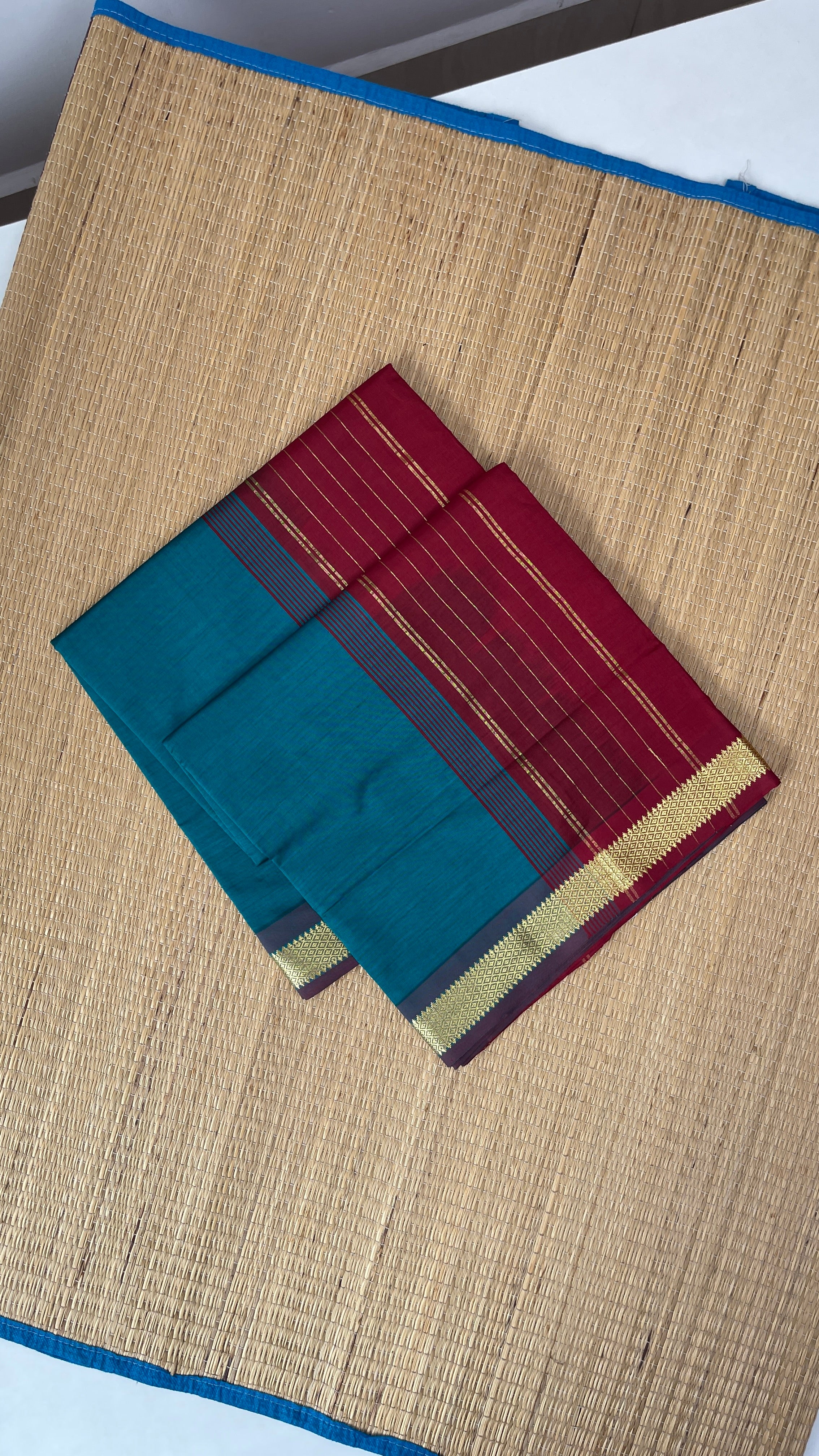 Peacock Green Half Pure Silk Cotton Saree With Plain Pattern