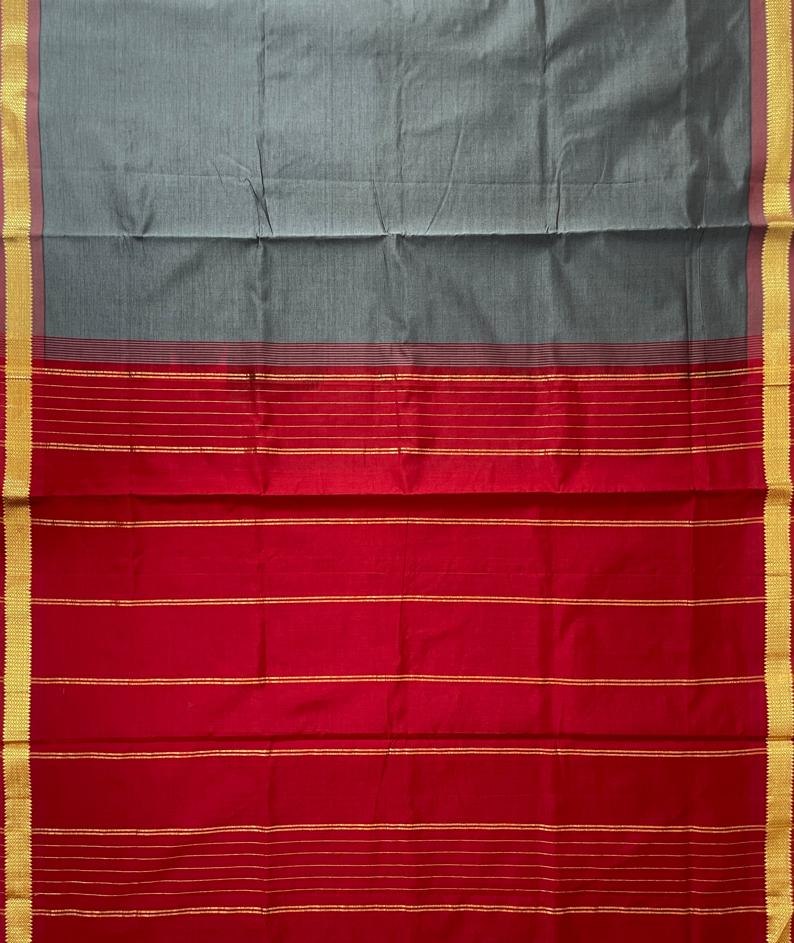 Grey Half Pure Silk Cotton Saree With Plain Pattern
