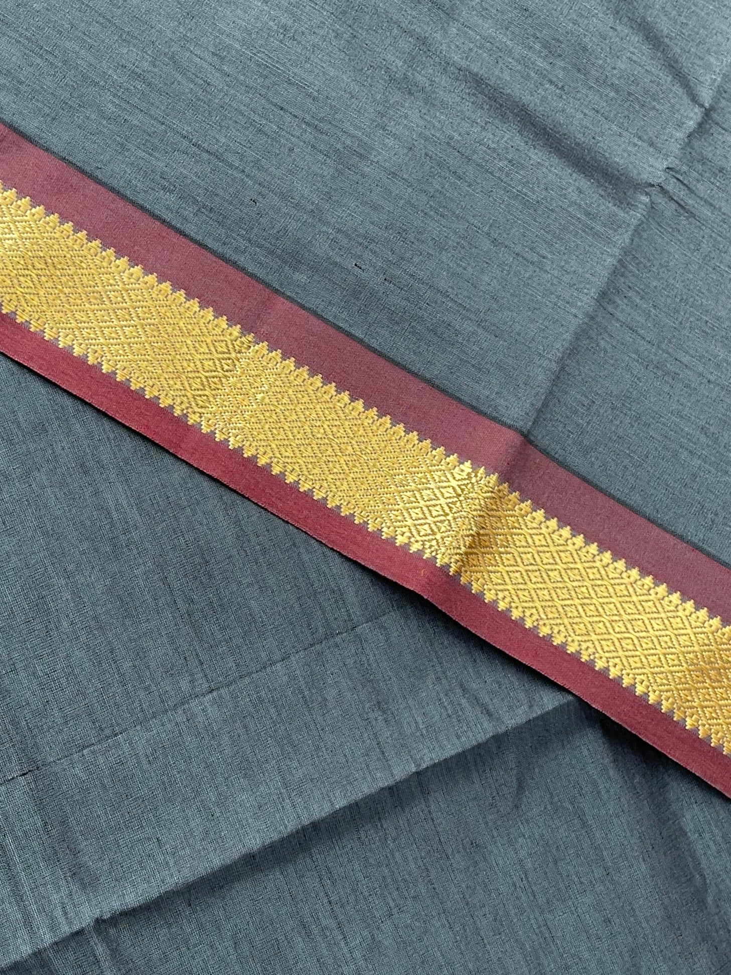 Grey Half Pure Silk Cotton Saree With Plain Pattern