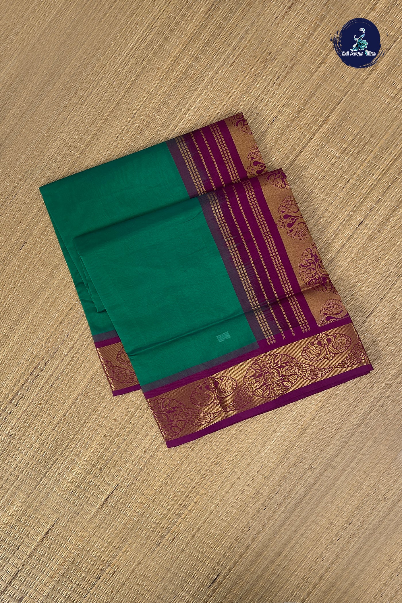 Green Half Pure Silk Cotton Saree With Plain Pattern