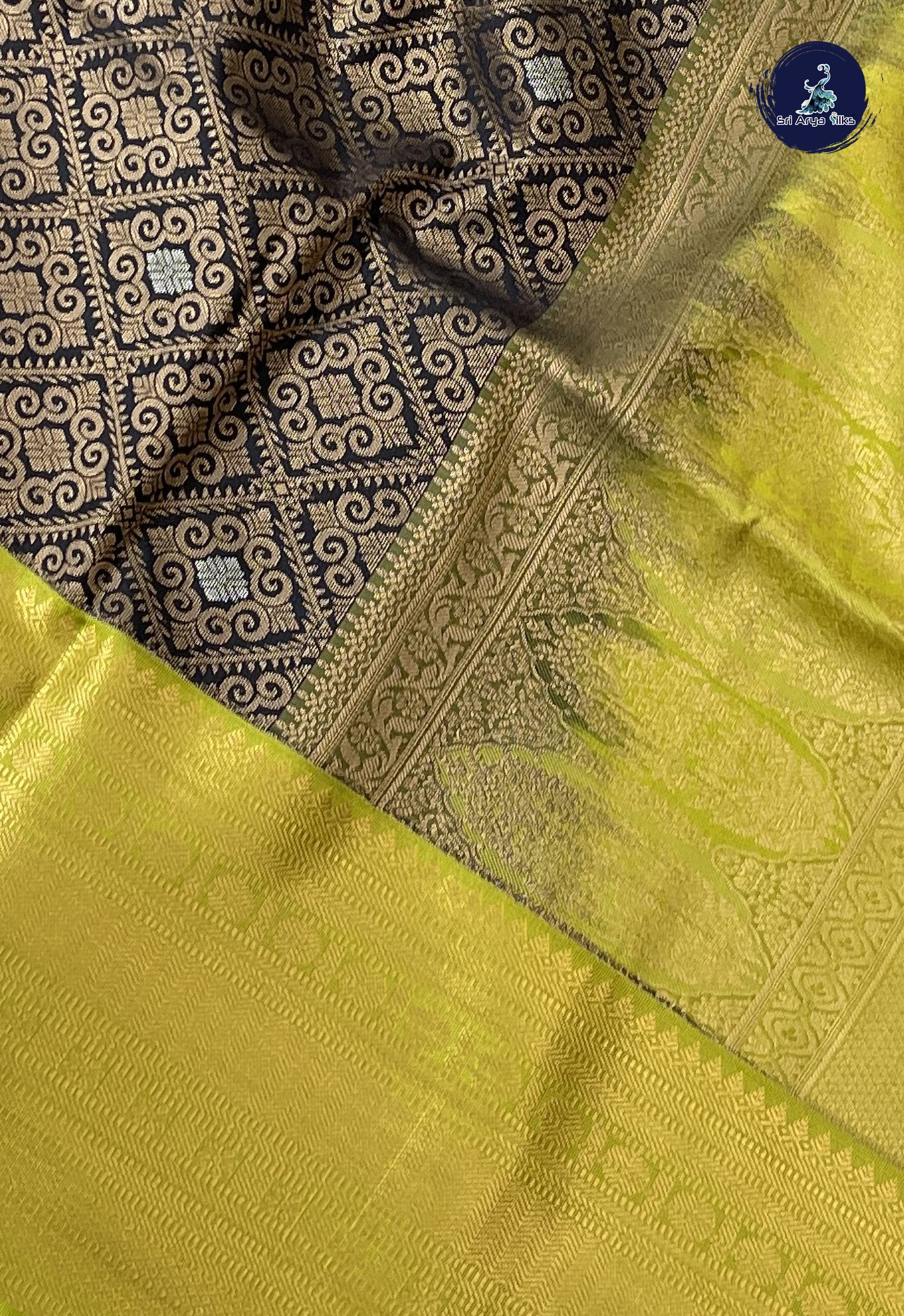 Black Semi Soft Silk Saree With Jacquard Pattern
