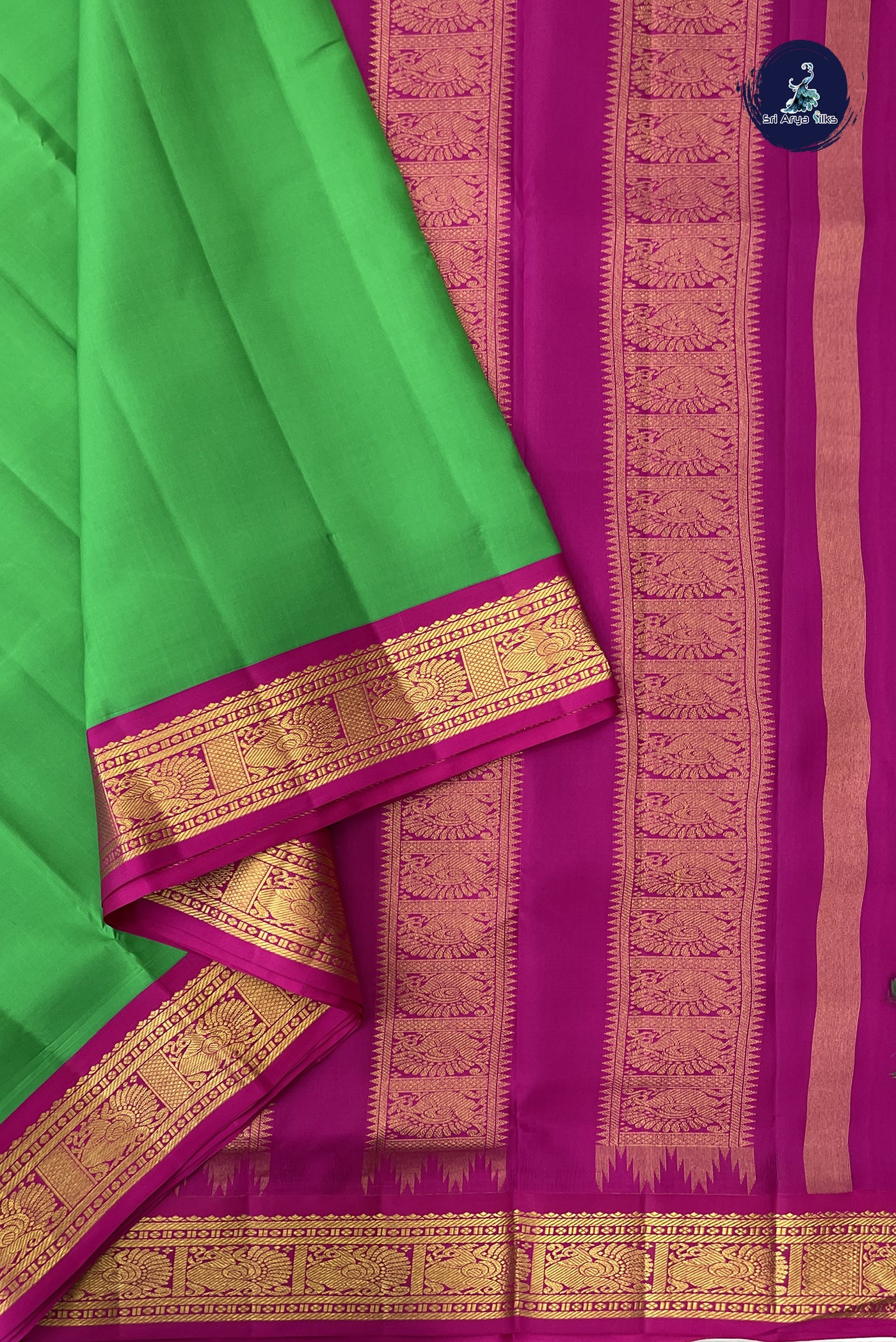 Light Green Madisar 10 Yards Silk Saree With Plain Pattern