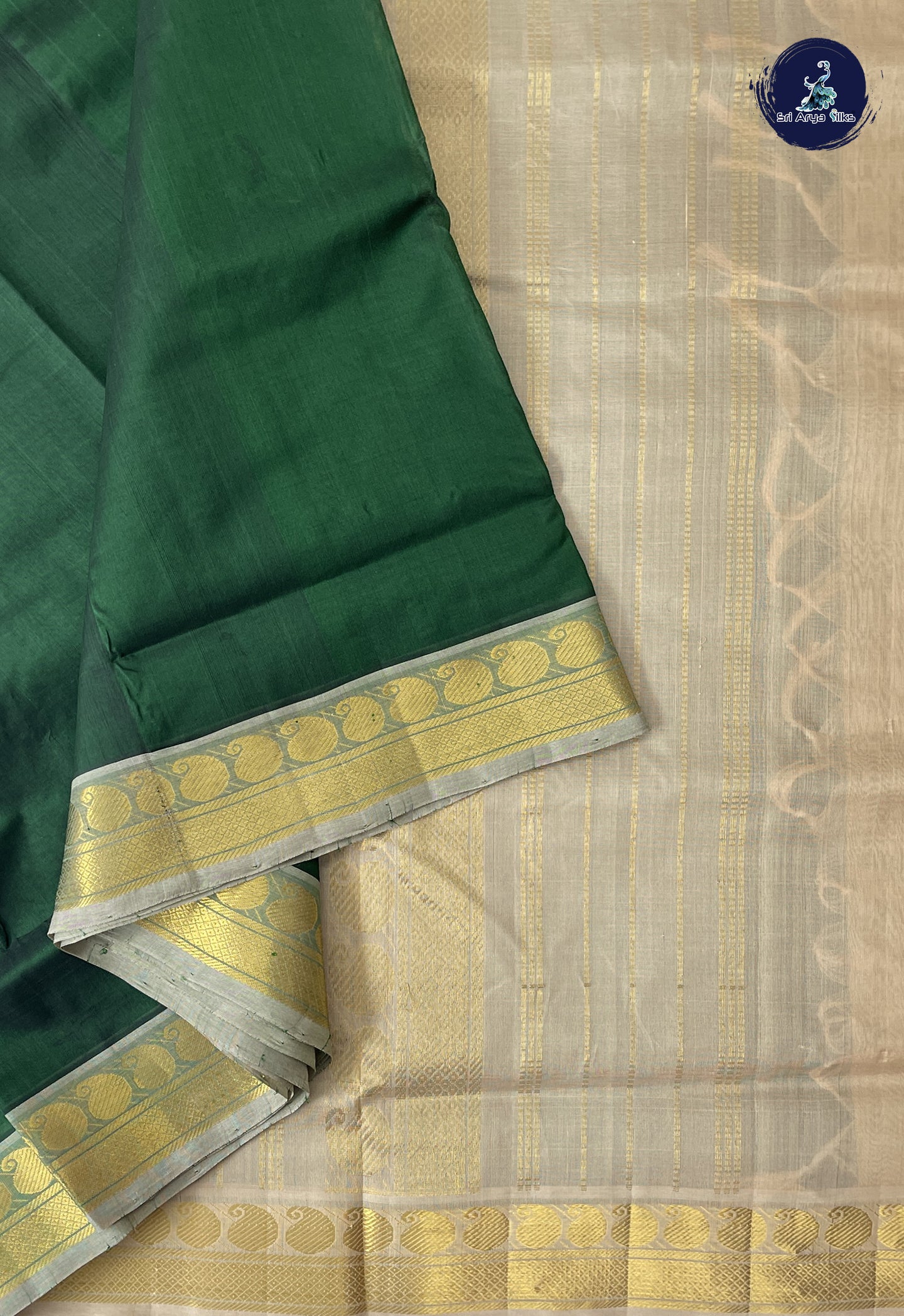Dark Green 10 Yards Silk Cotton Saree With Plain Pattern