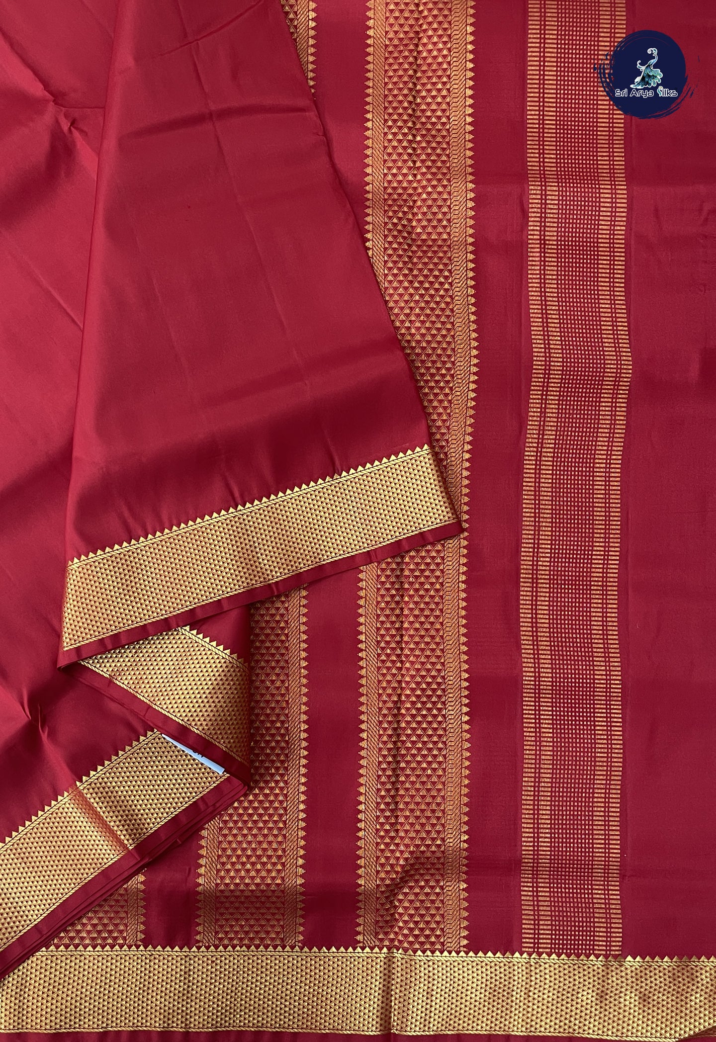 Arakku Madisar 10 Yards Silk Saree With Plain Pattern
