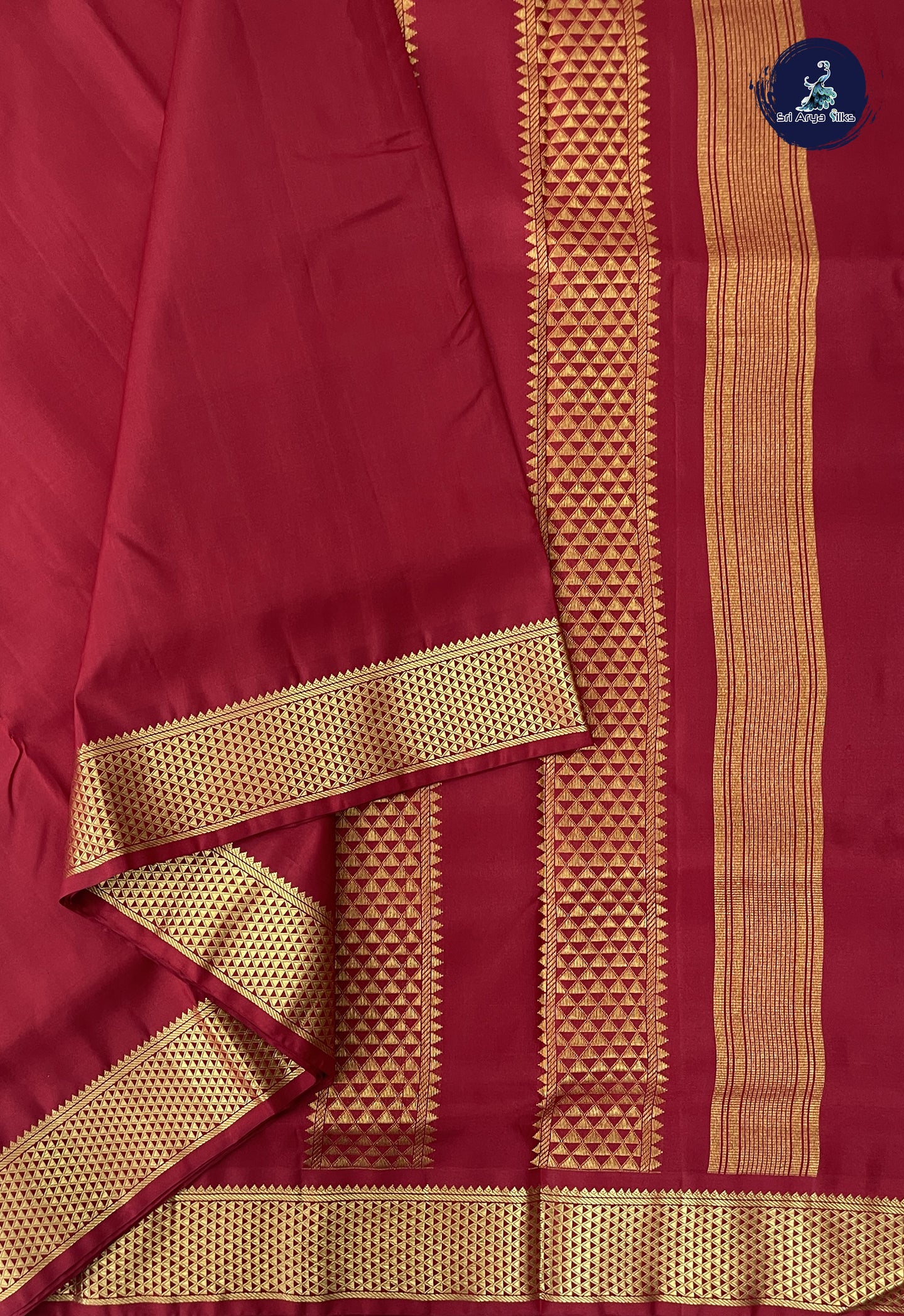 Maroon Madisar 10 Yards Silk Saree With Plain Pattern