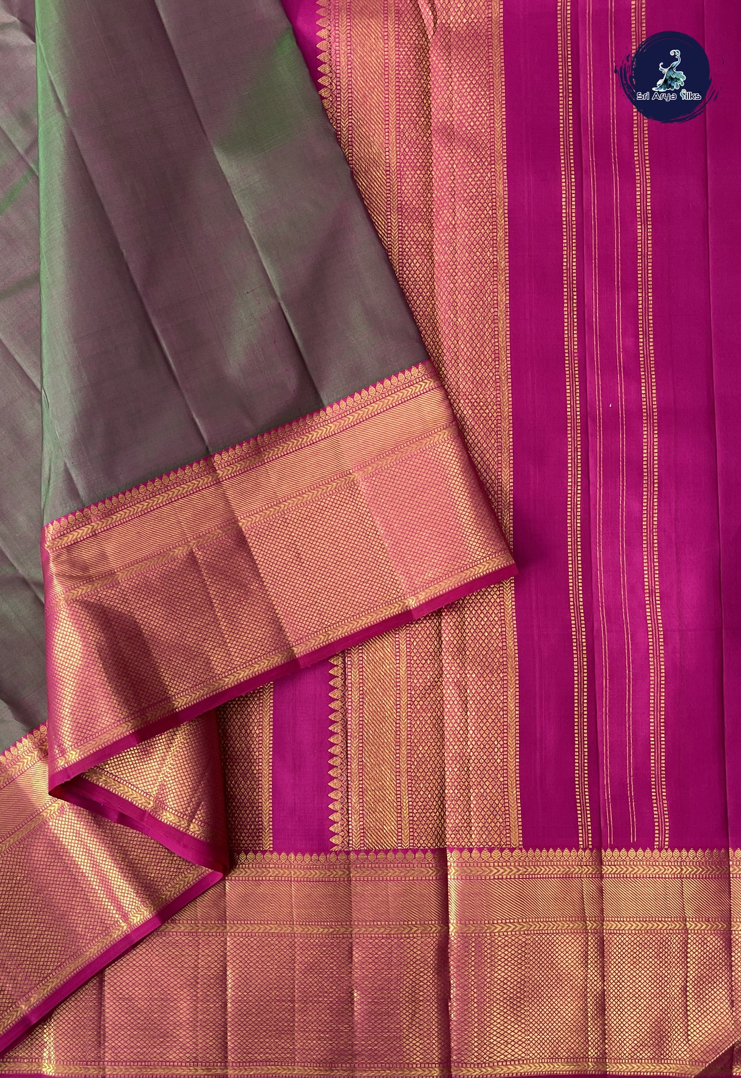 Dual Tone Green Madisar 10 Yards Silk Saree With Plain Pattern