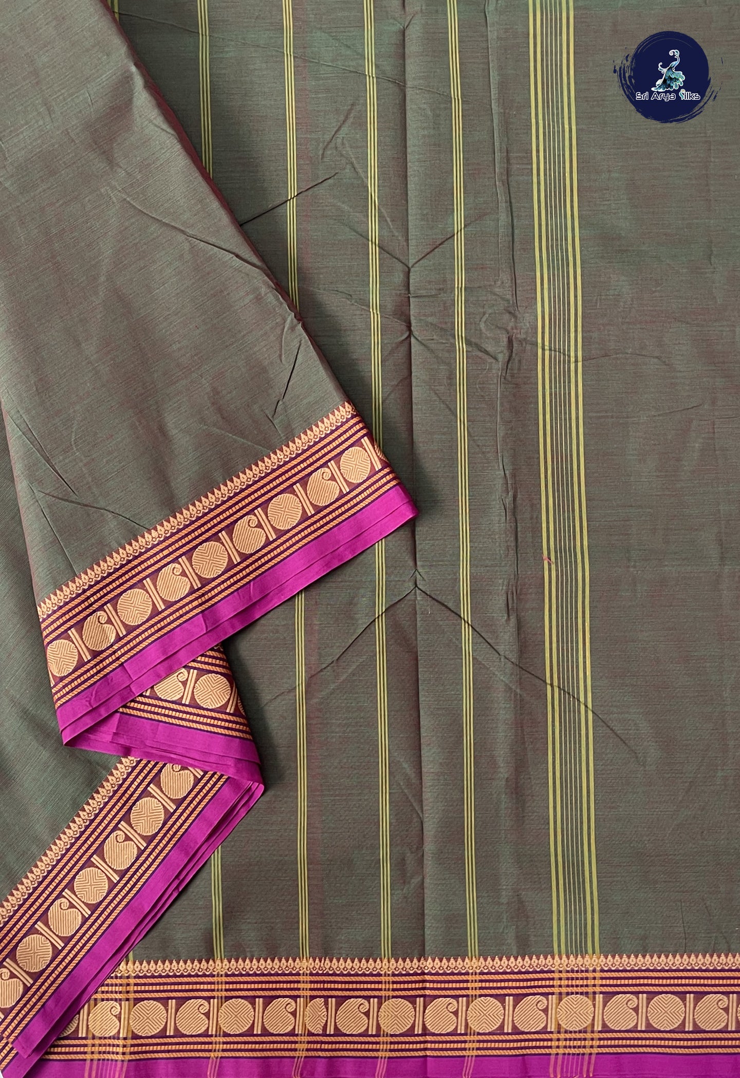 Manthulir 10.5 Yards Madisar Saree With Plain Pattern