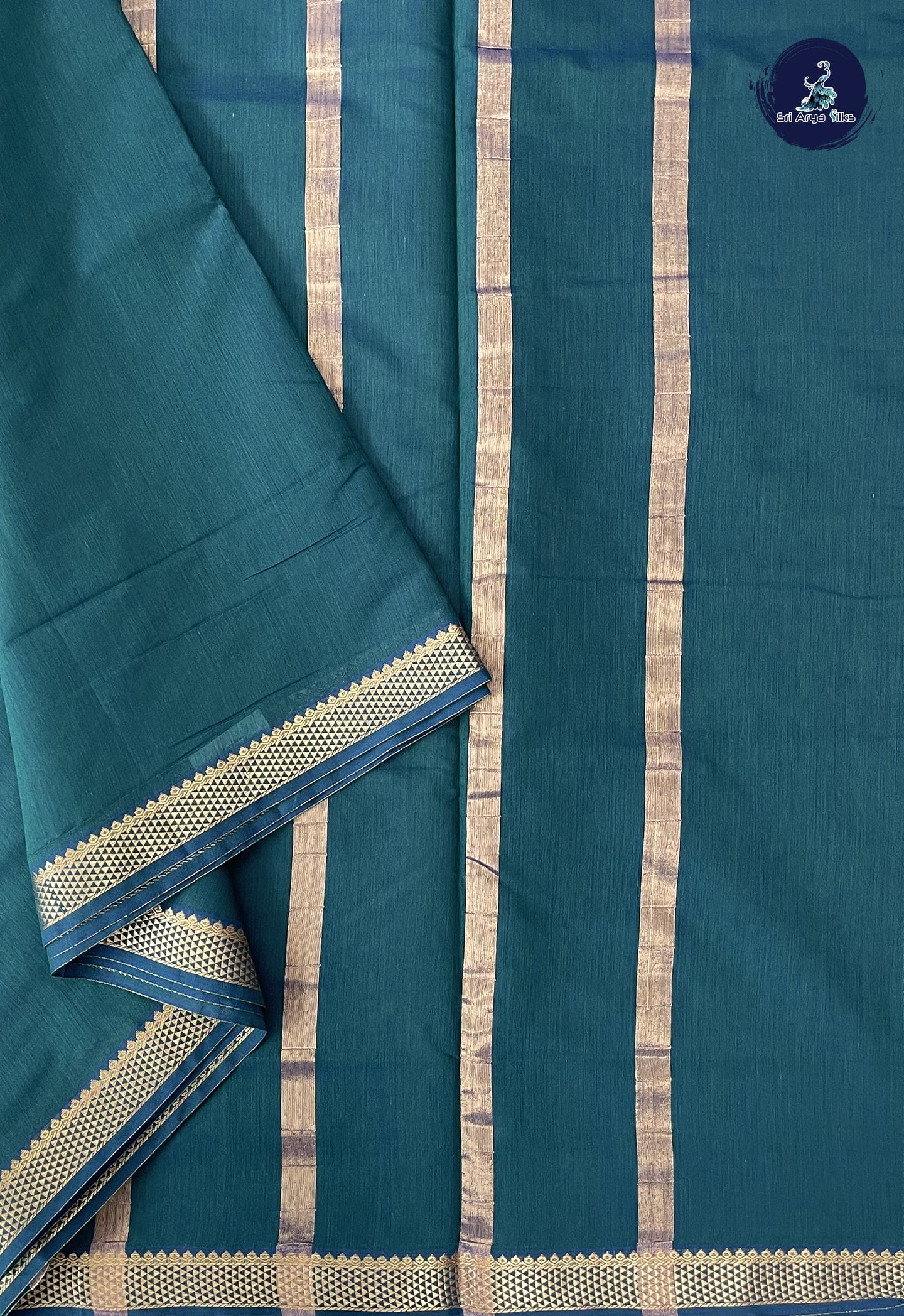 Green Madisar Semi Silk Cotton Saree With Plain Pattern