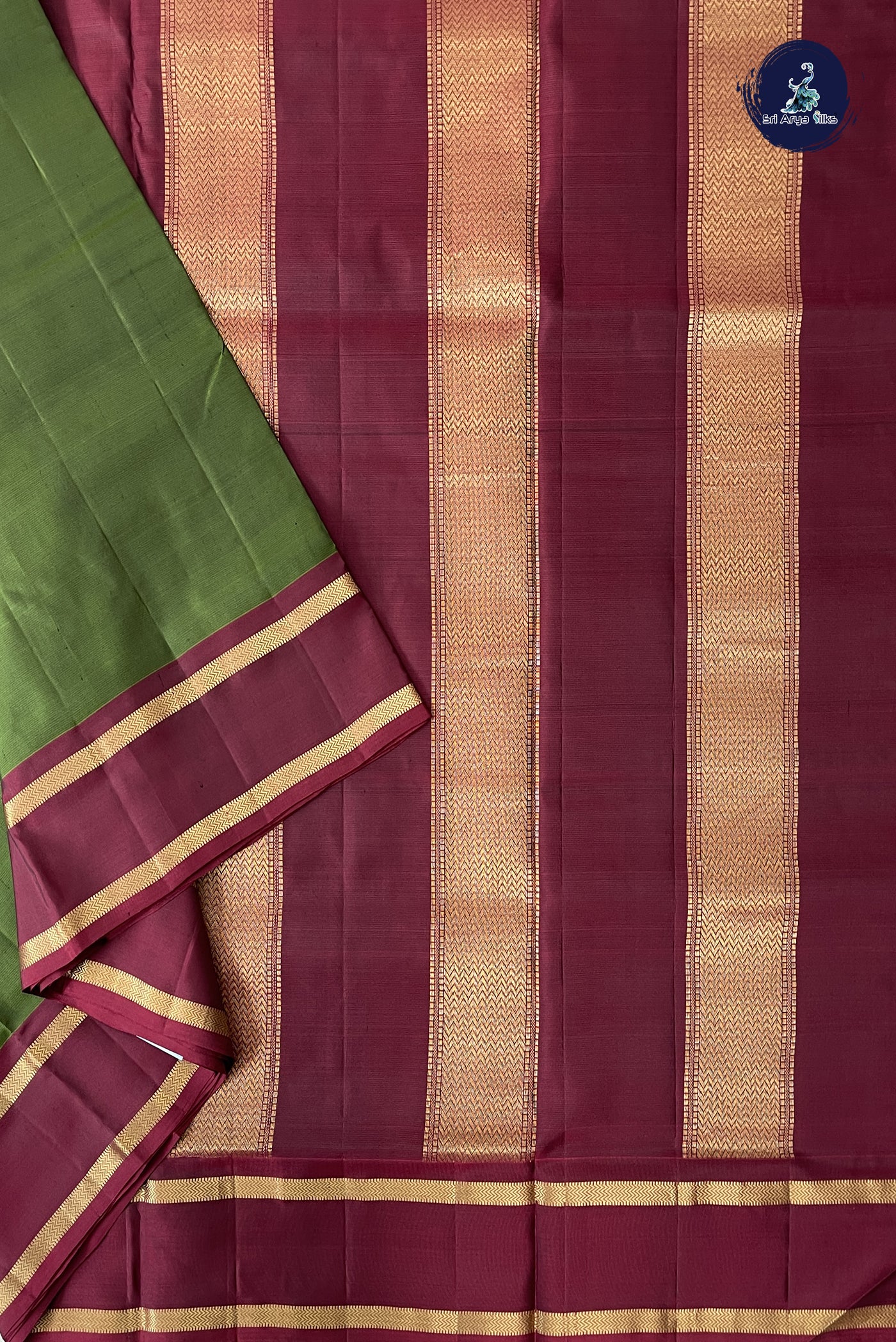 Green Madisar 10 Yards Silk Saree With Plain Pattern