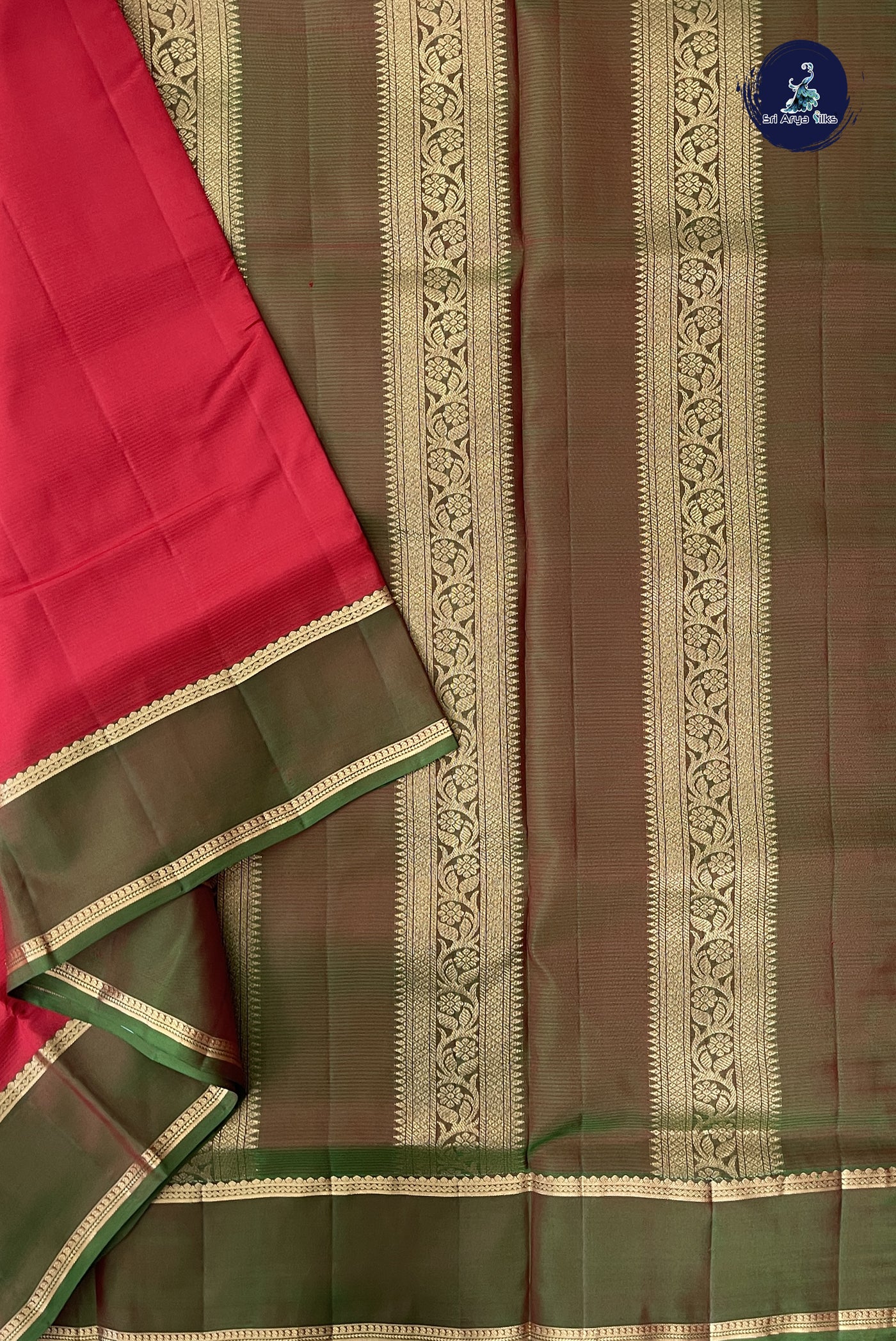 Red Madisar 10 Yards Silk Saree With Plain Pattern