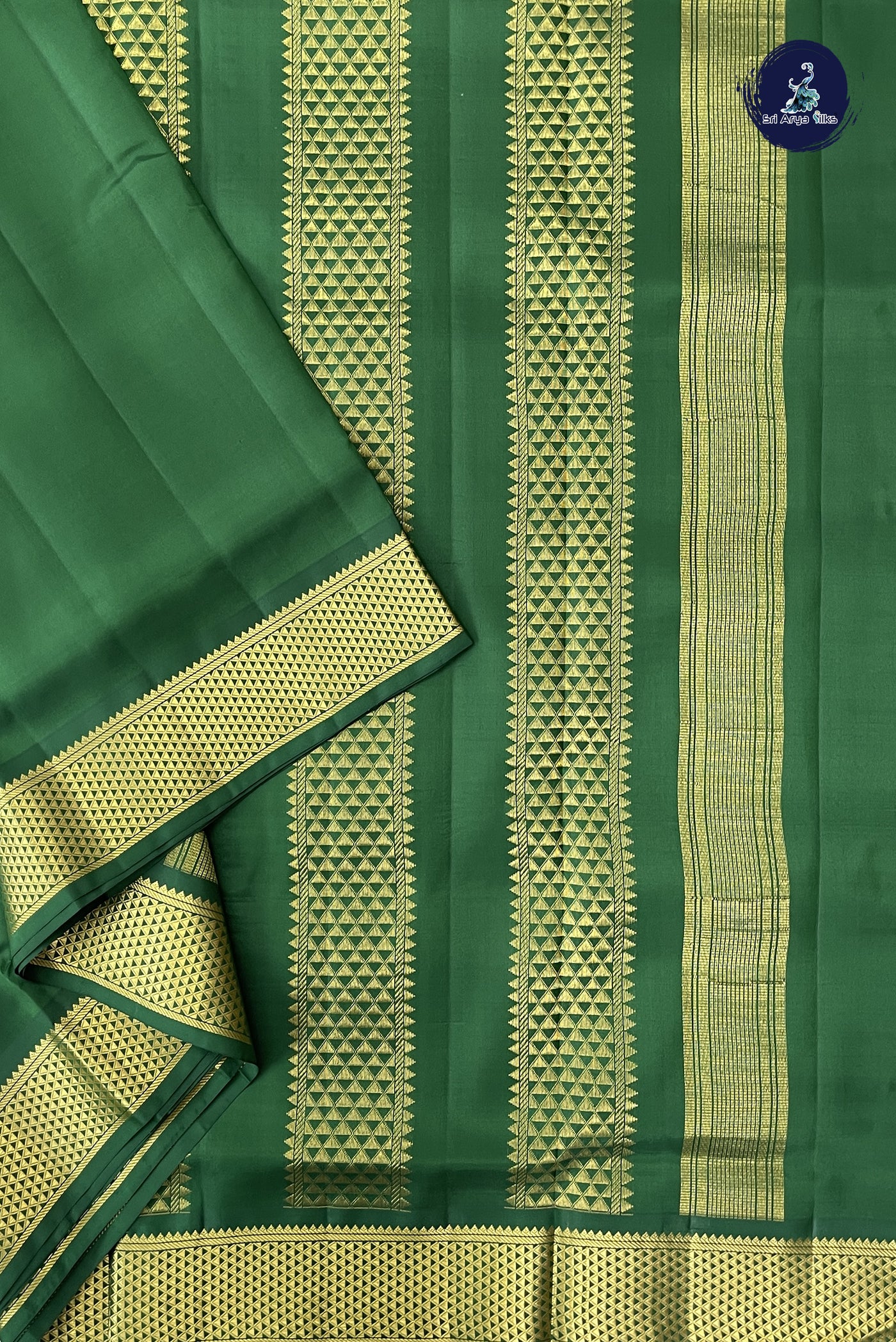Dark Green Madisar 10 Yards Silk Saree With Plain Pattern