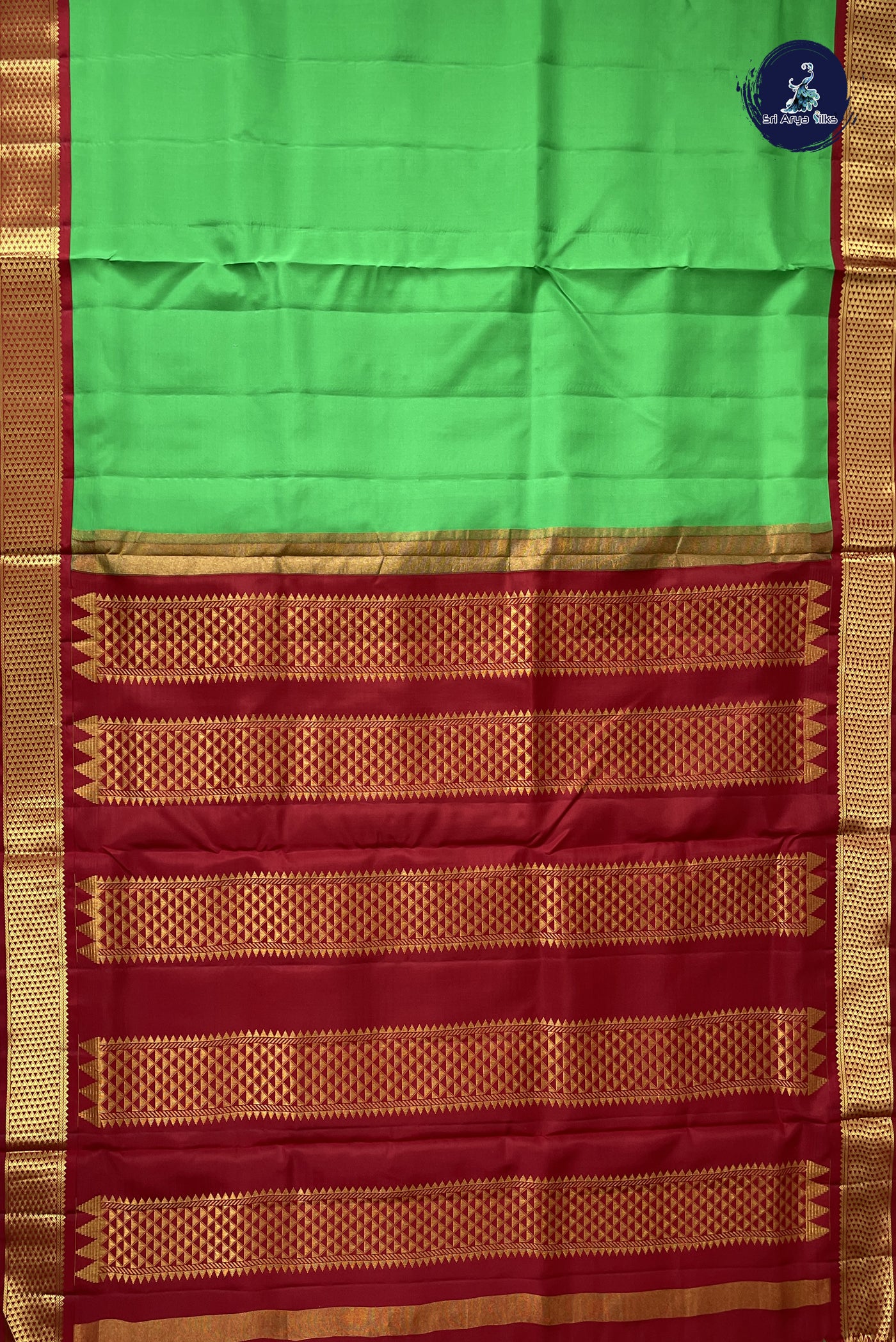 Green Madisar 10 Yards Silk Saree With Plain Pattern