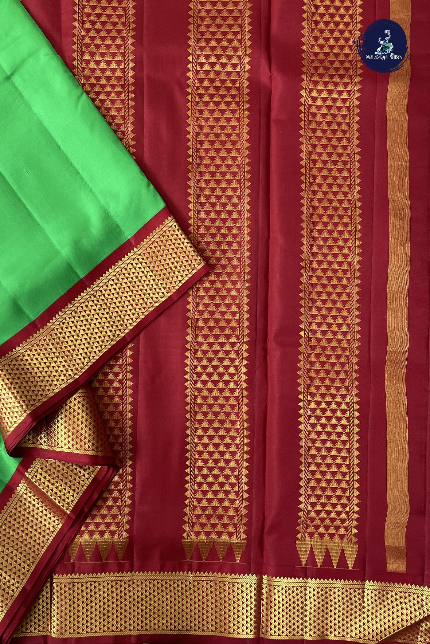 Green Madisar 10 Yards Silk Saree With Plain Pattern