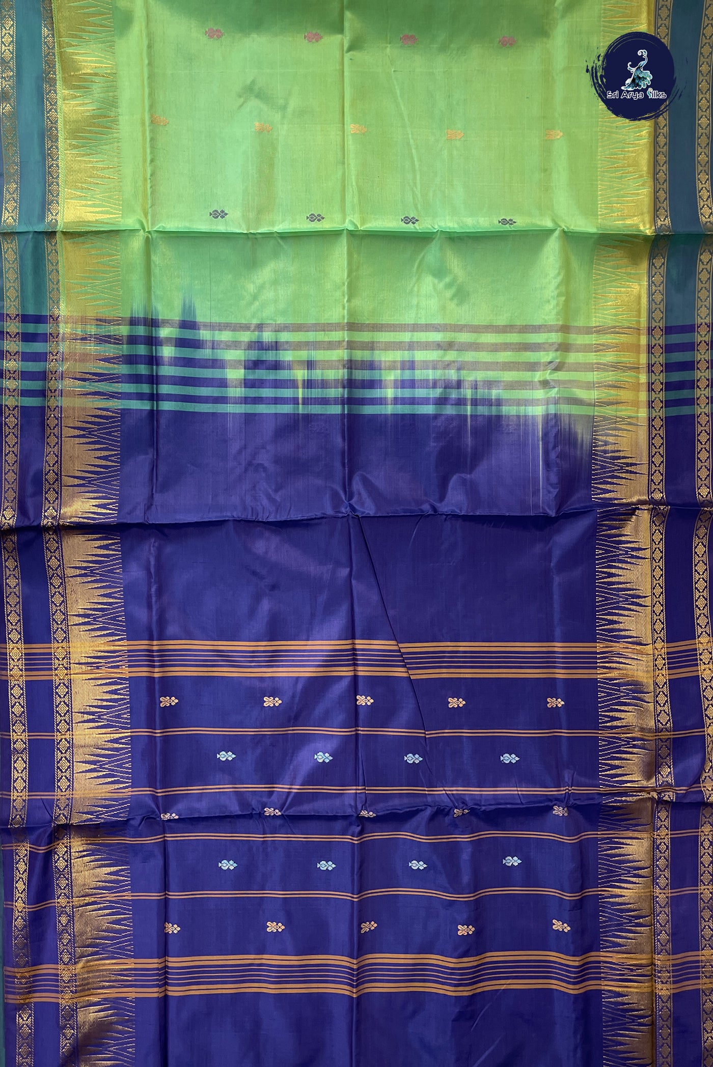 Light Green Vaazhainaar Pattu Madisar Silk Saree With Buttas Pattern