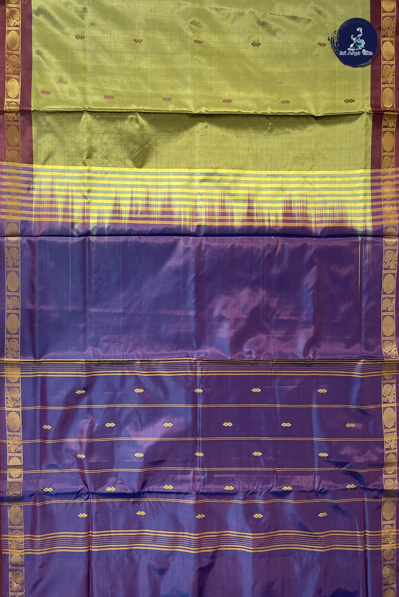 Green Vaazhainaar Pattu Madisar Silk Saree With Buttas Pattern