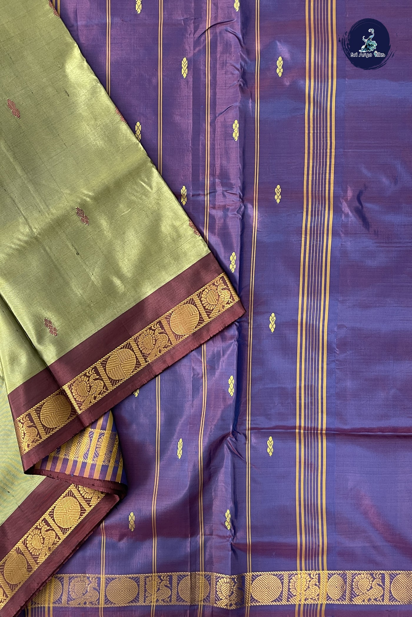 Green Vaazhainaar Pattu Madisar Silk Saree With Buttas Pattern