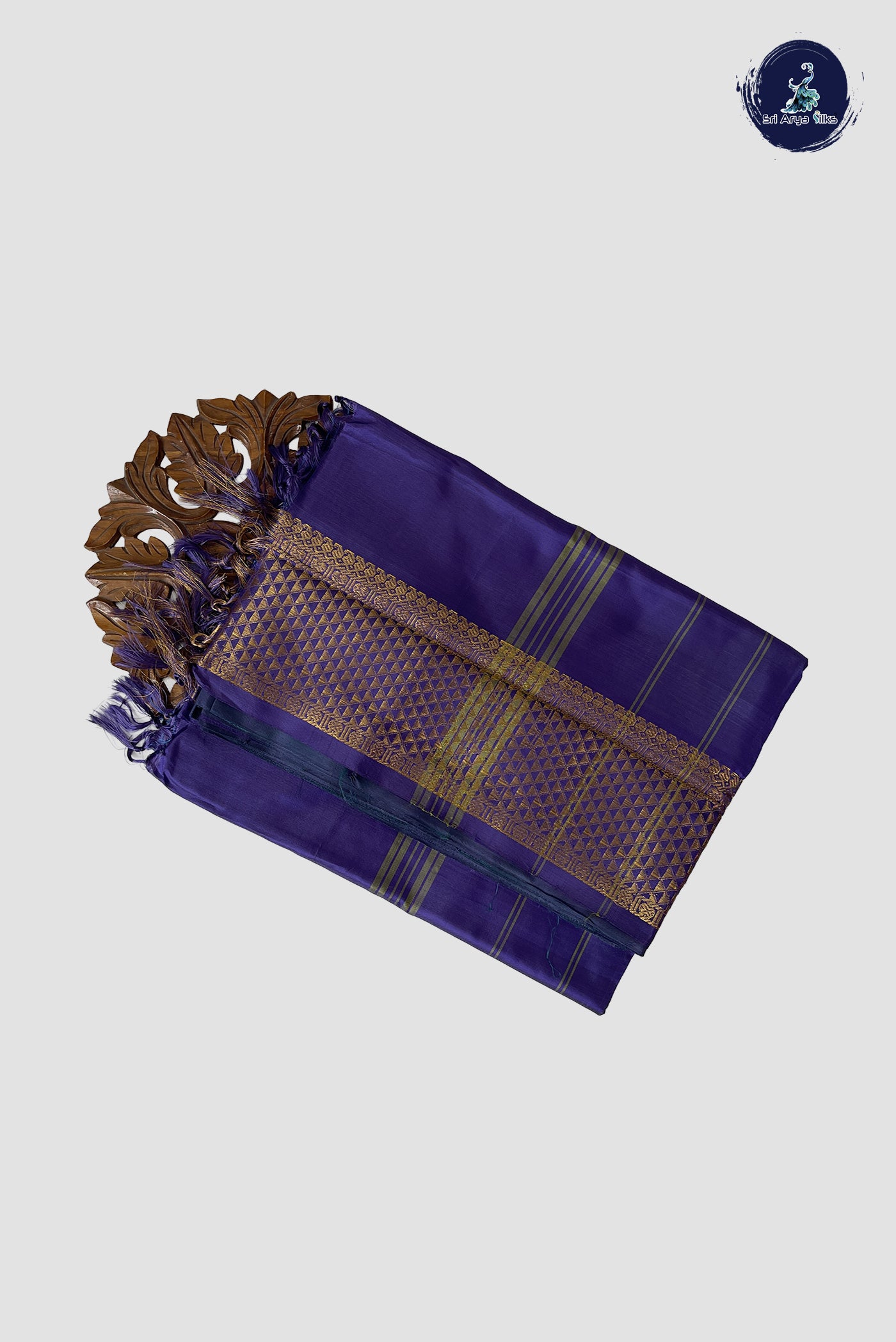 Green Vaazhainaar Pattu Madisar Silk Saree With Plain Pattern