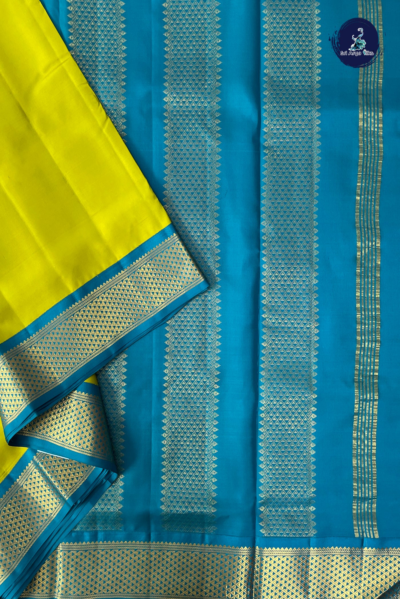 Lime Green Madisar 10 Yards Silk Saree With Plain Pattern