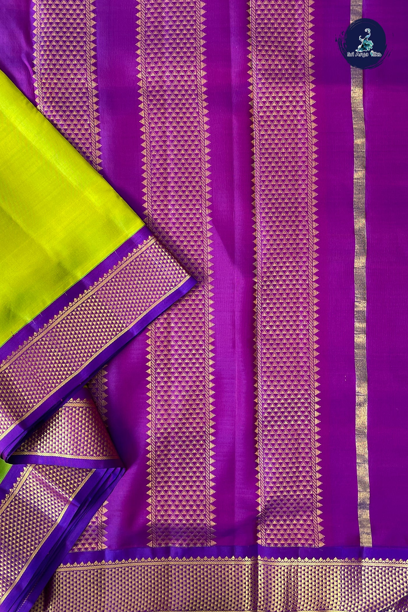 Flurocent Green Madisar 10 Yards Silk Saree With Plain Pattern