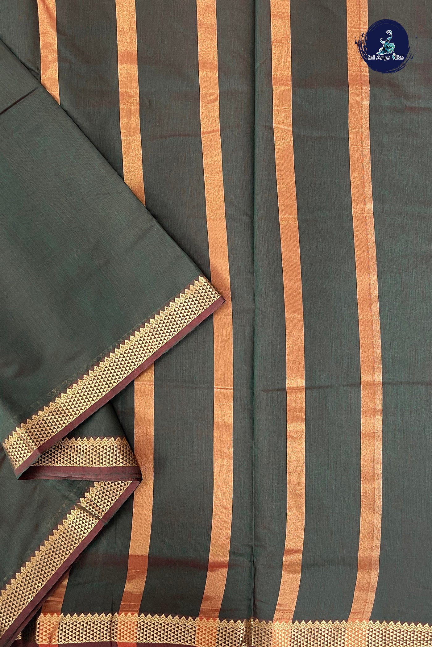 Dual Tone Green Madisar Semi Silk Cotton Saree With Plain Pattern