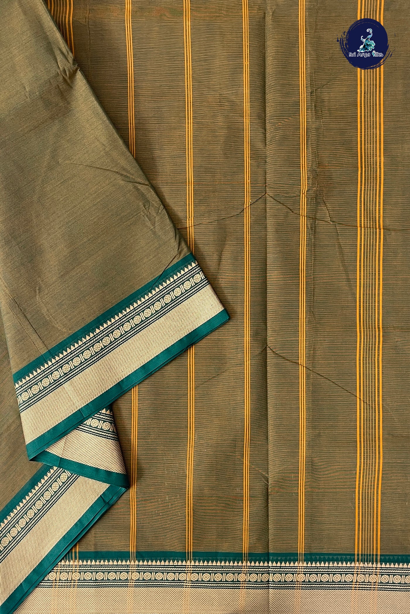 Manthulir 10.5 Yards Madisar Saree With Plain Pattern