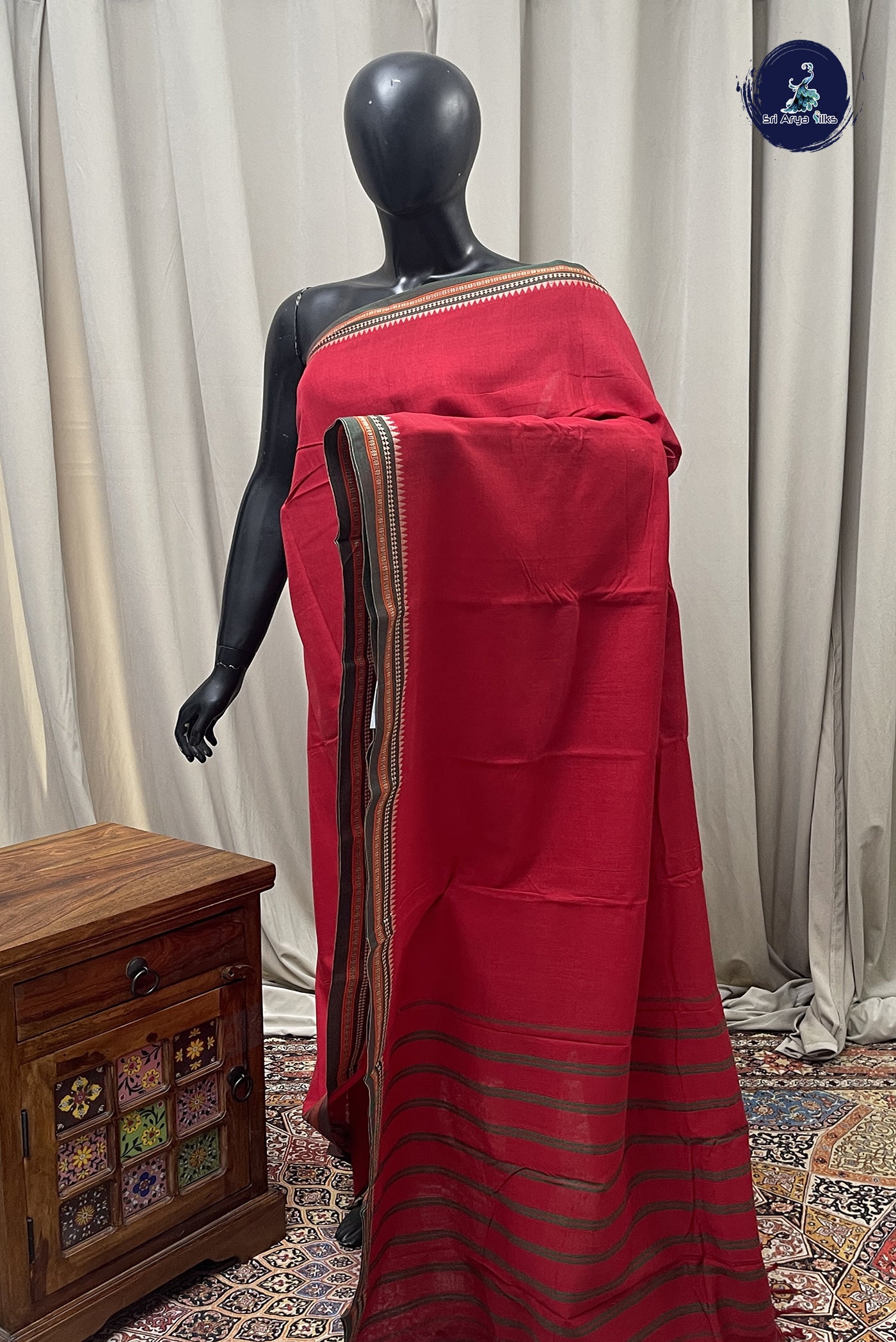 Red Cotton Saree With Plain Pattern