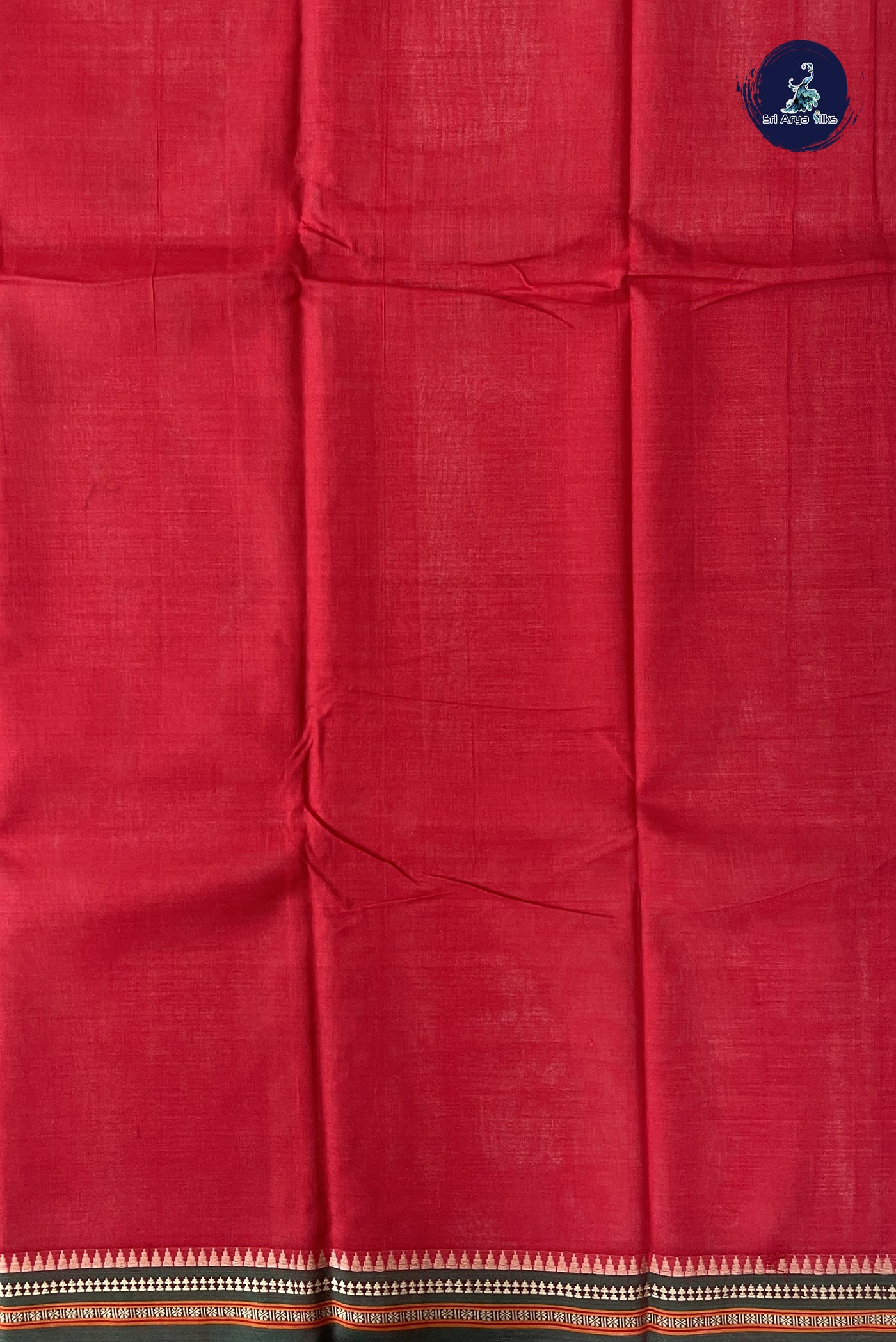 Red Cotton Saree With Plain Pattern