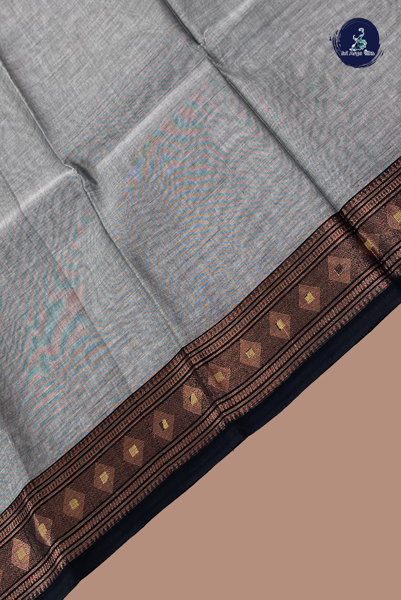 Grey Cotton Saree With Plain Pattern
