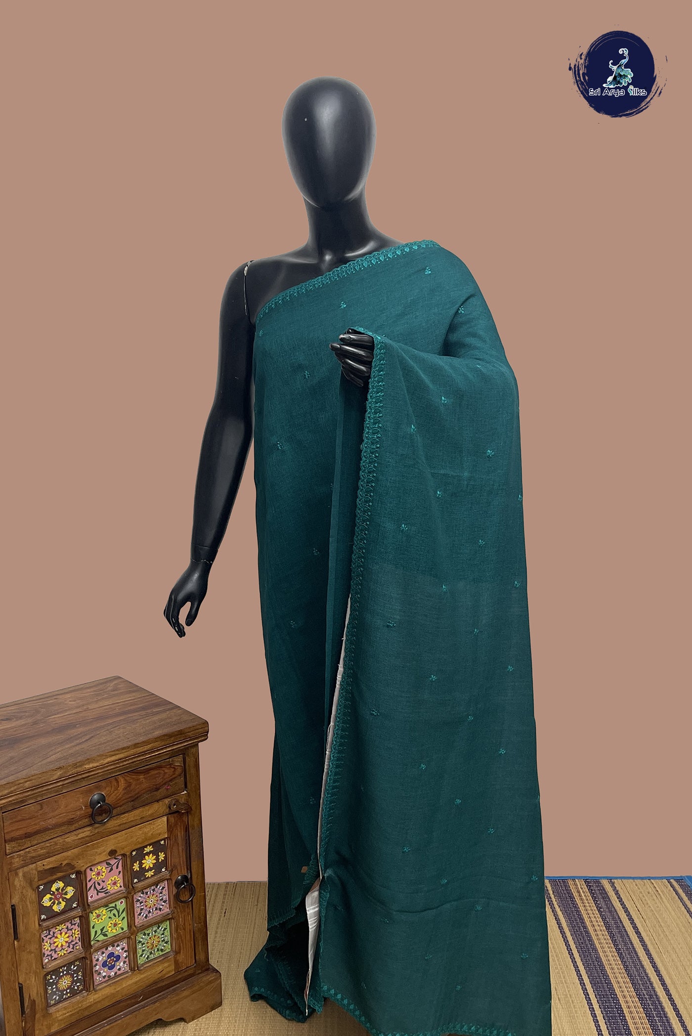 Peacock Green Linen Saree With Thread Work Pattern