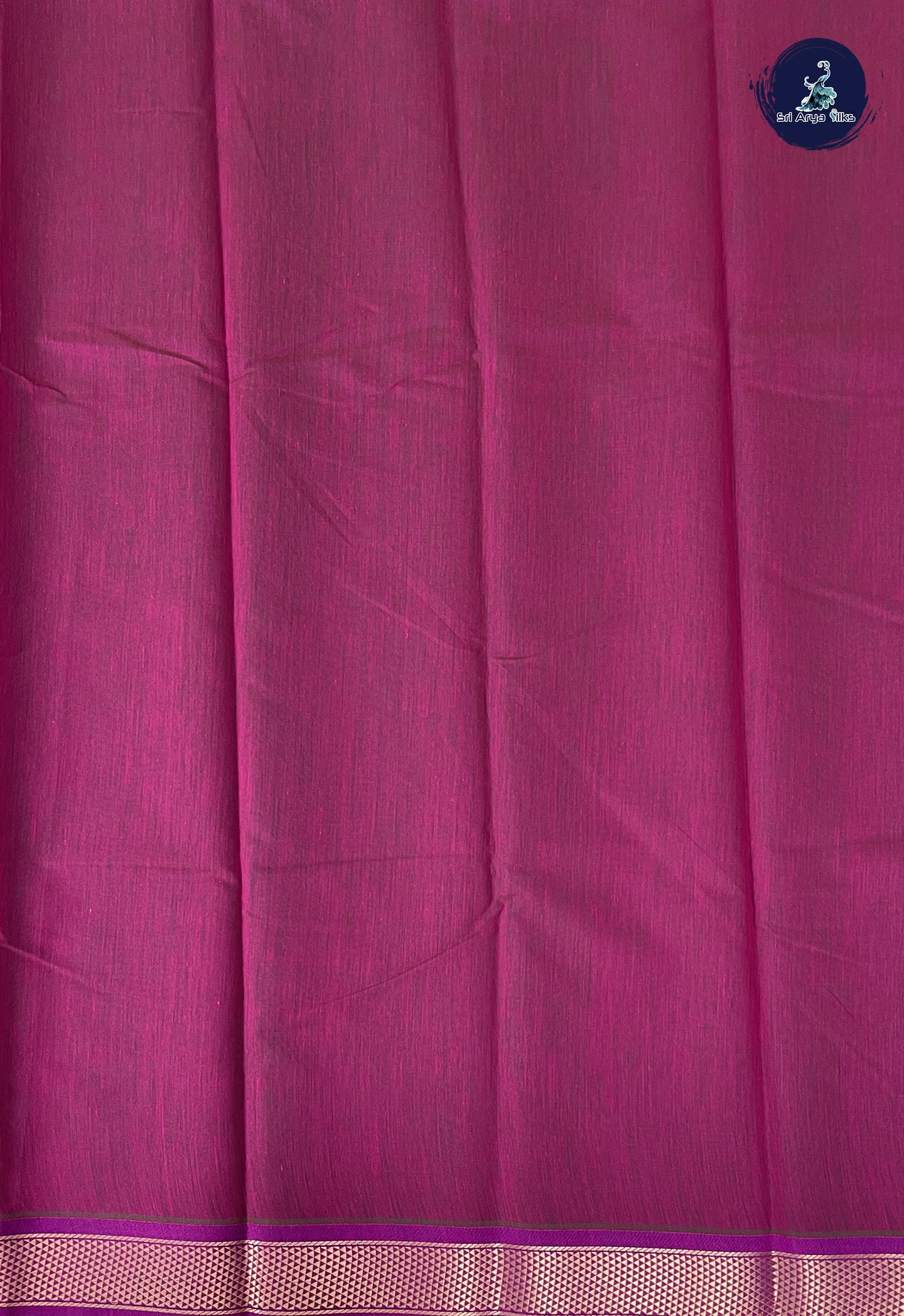 Green Semi Silk Cotton Saree With Plain Pattern