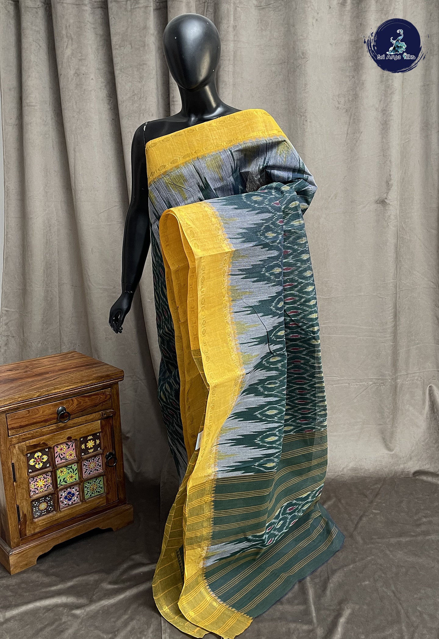 Dark Green Pochampally Saree With Patola Pattern