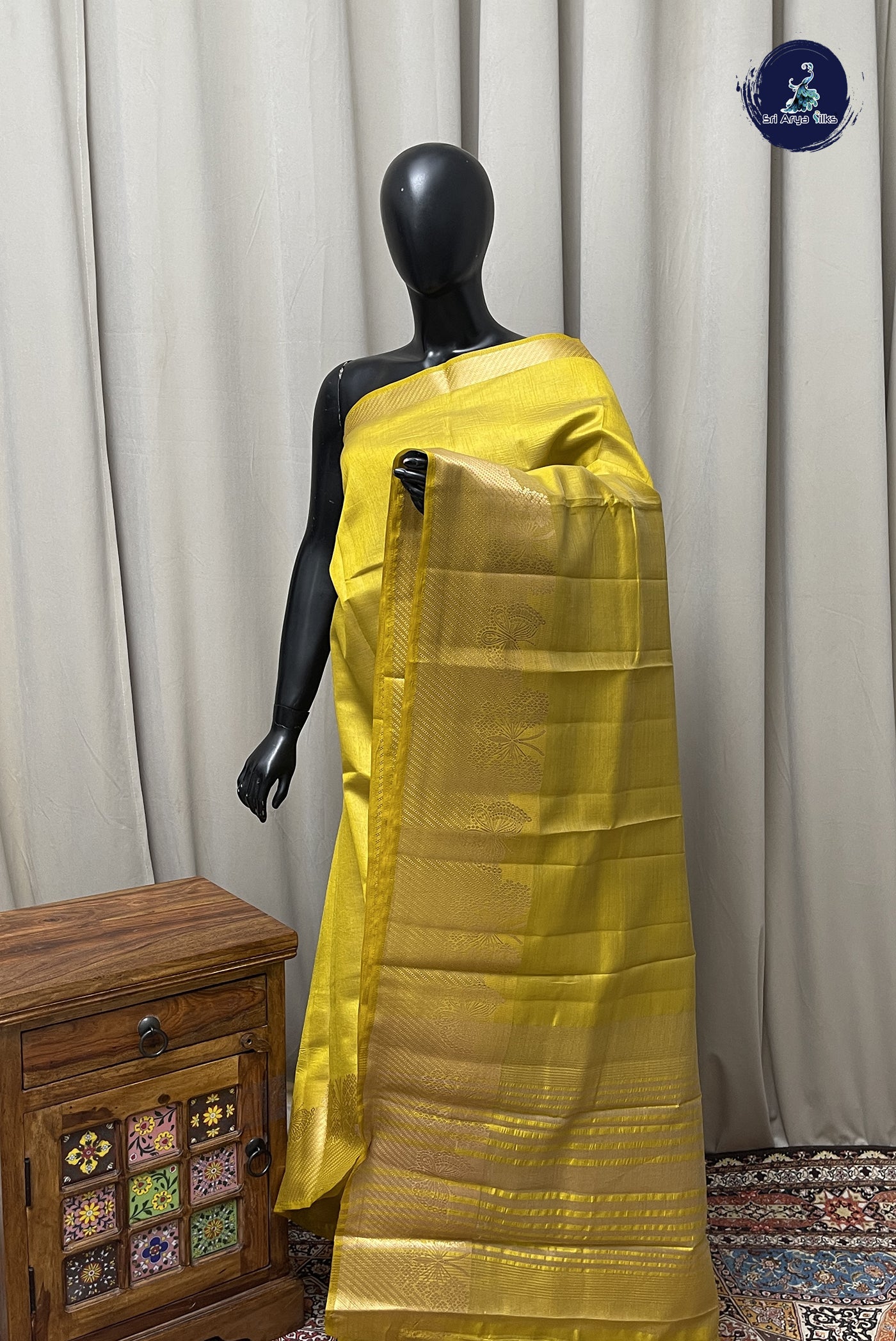 Yellow Semi Tussar Saree With Plain Pattern