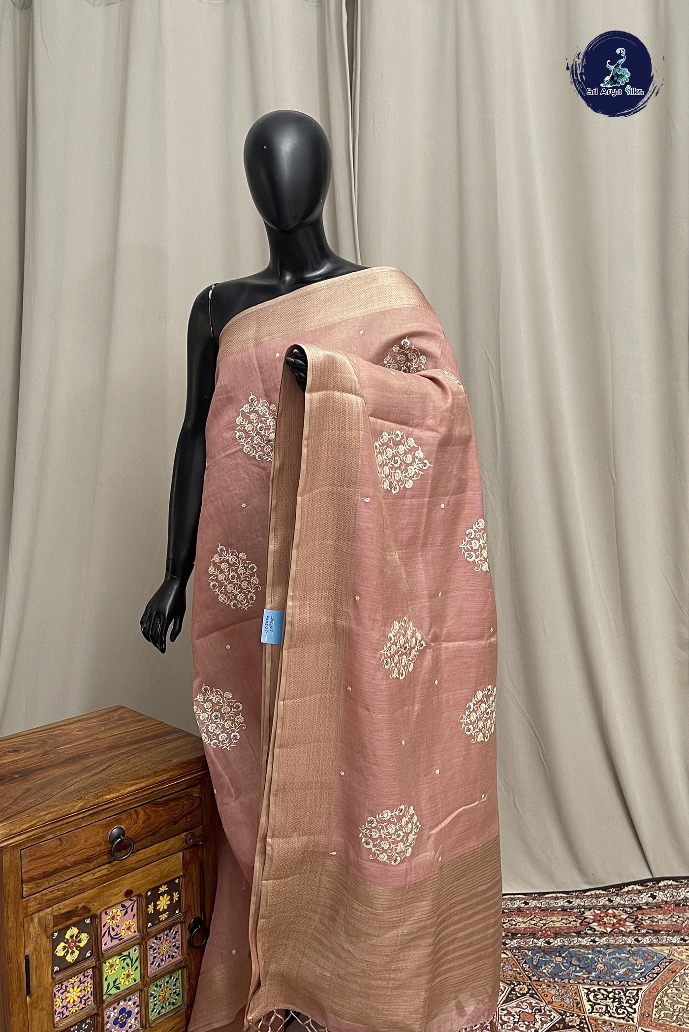 Dual Tone Pink Linen Saree With Embroidery Pattern