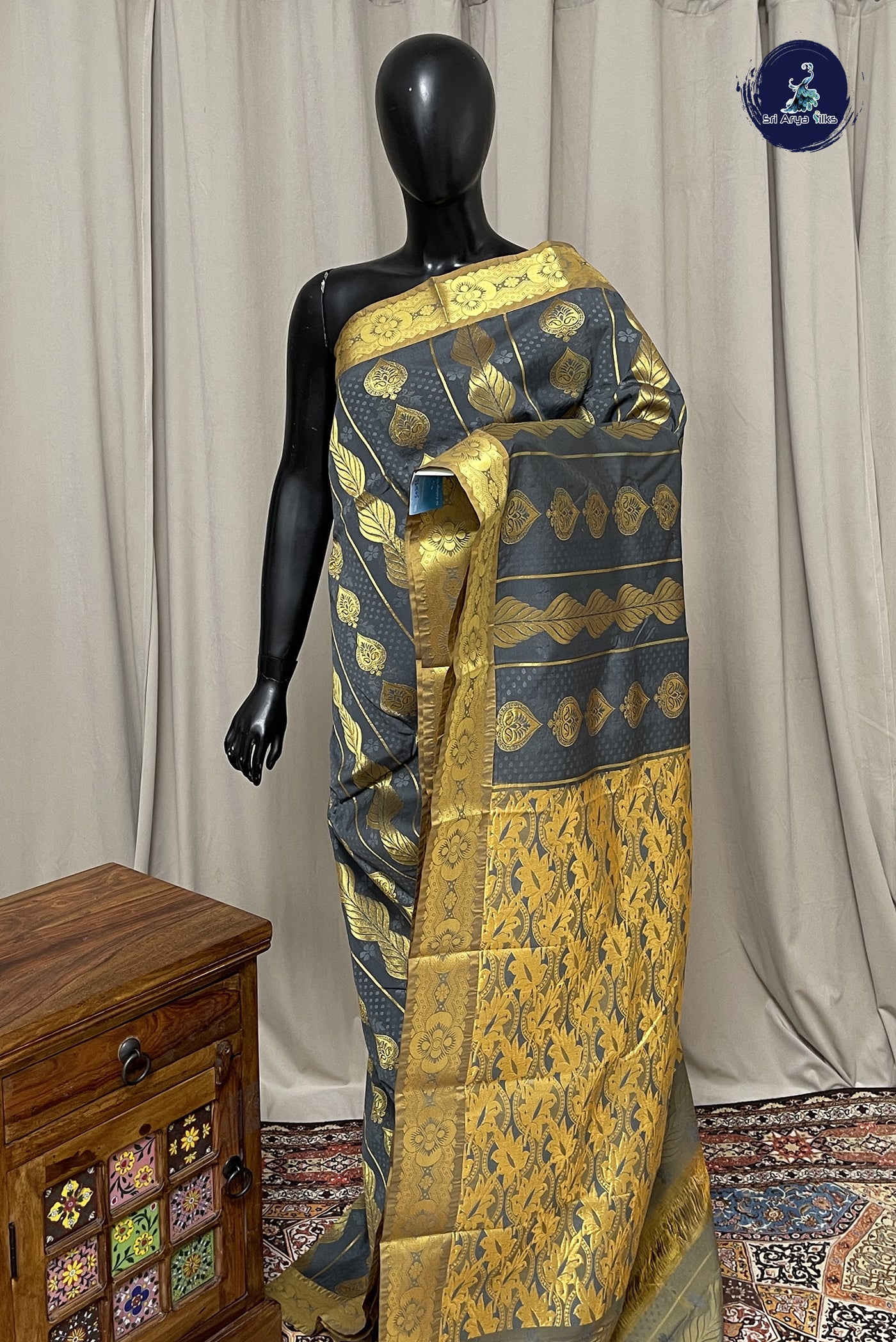Grey Semi Silk Saree With Zari Woven Pattern