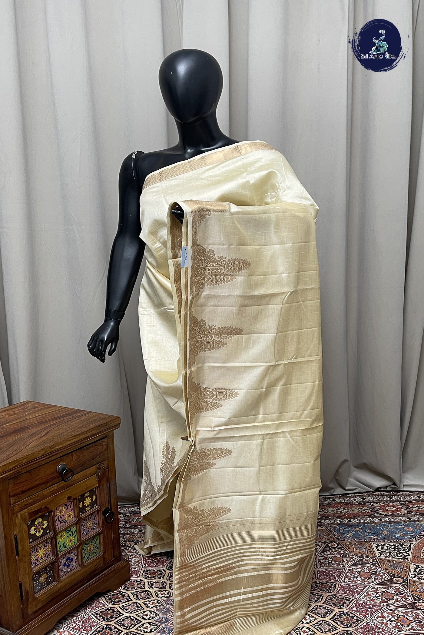 Off White Semi Tussar Saree With Plain Pattern