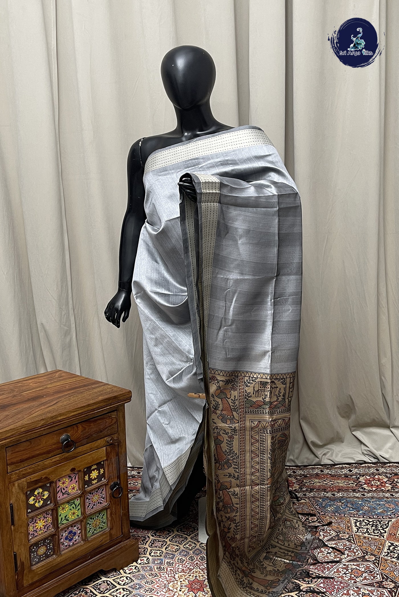 Silver Grey Semi Tussar Saree With Plain Pattern