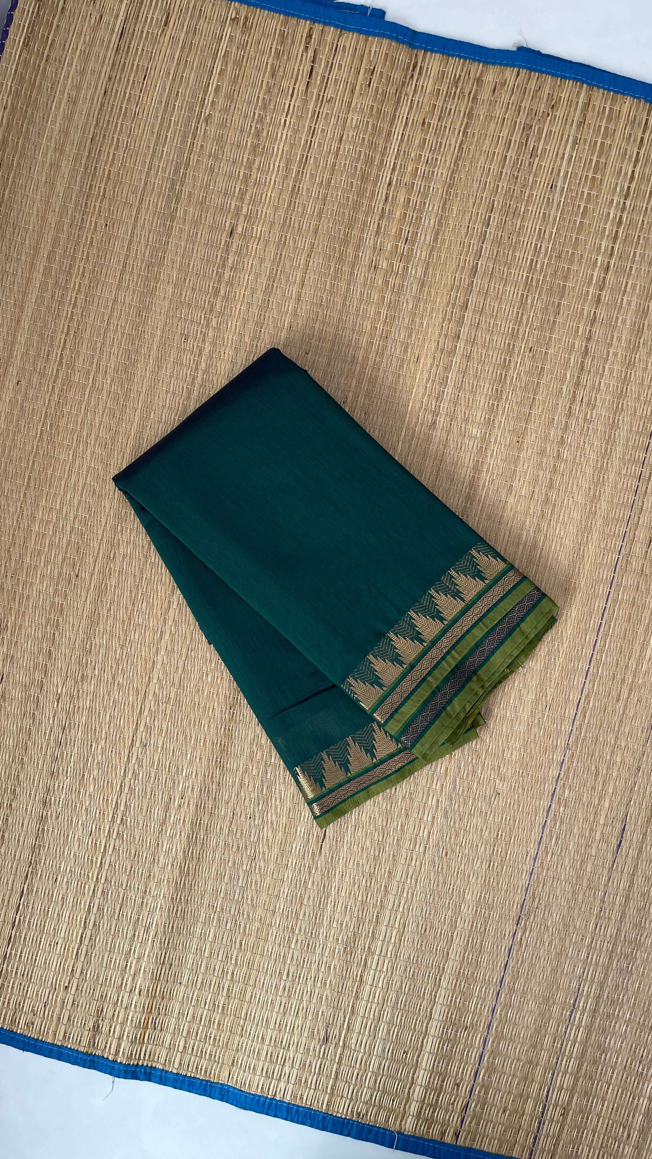 Bottle Green Budget Semi Silk Cotton Saree With Plain Pattern