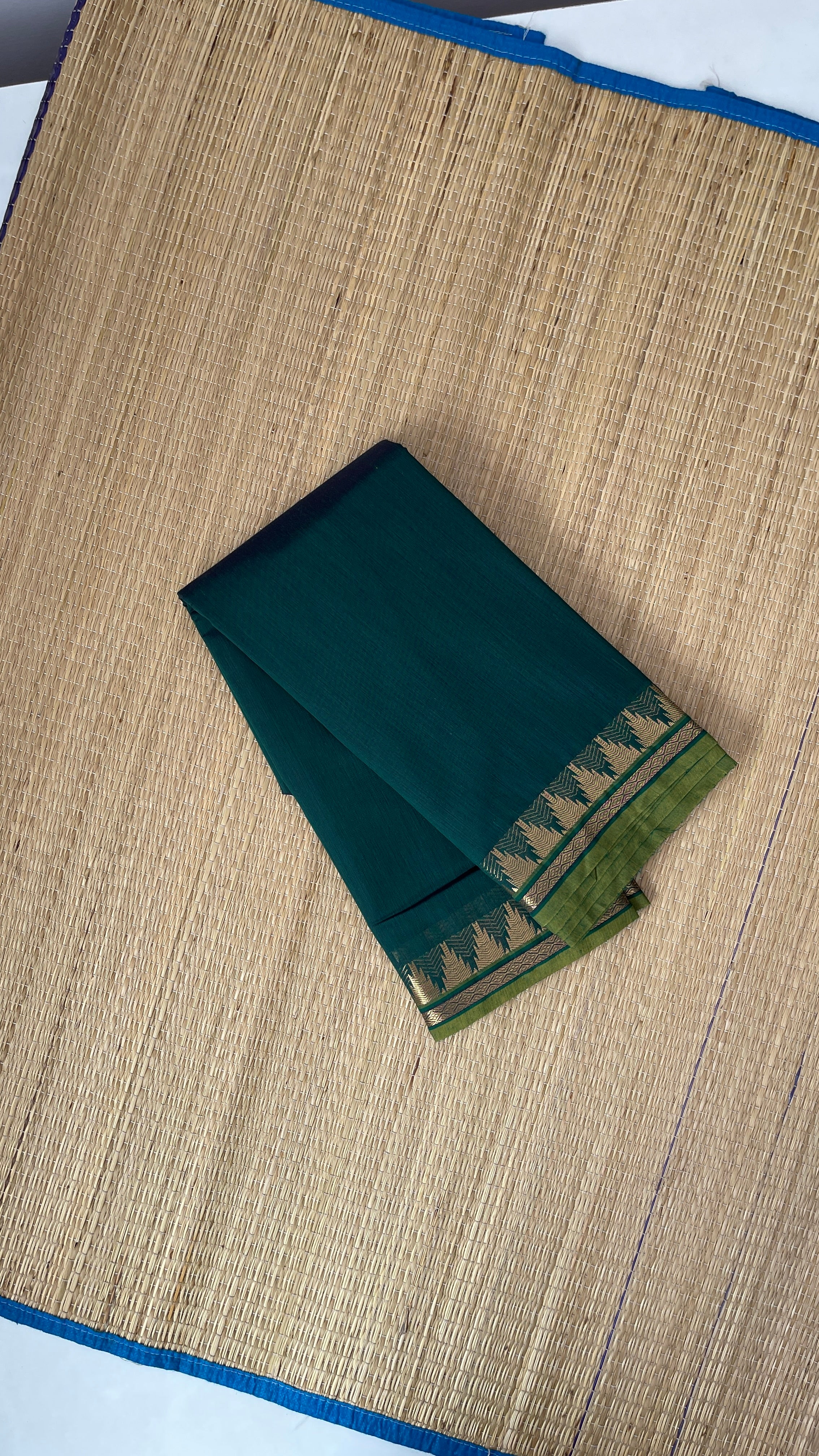 Bottle Green Budget Semi Silk Cotton Saree With Plain Pattern