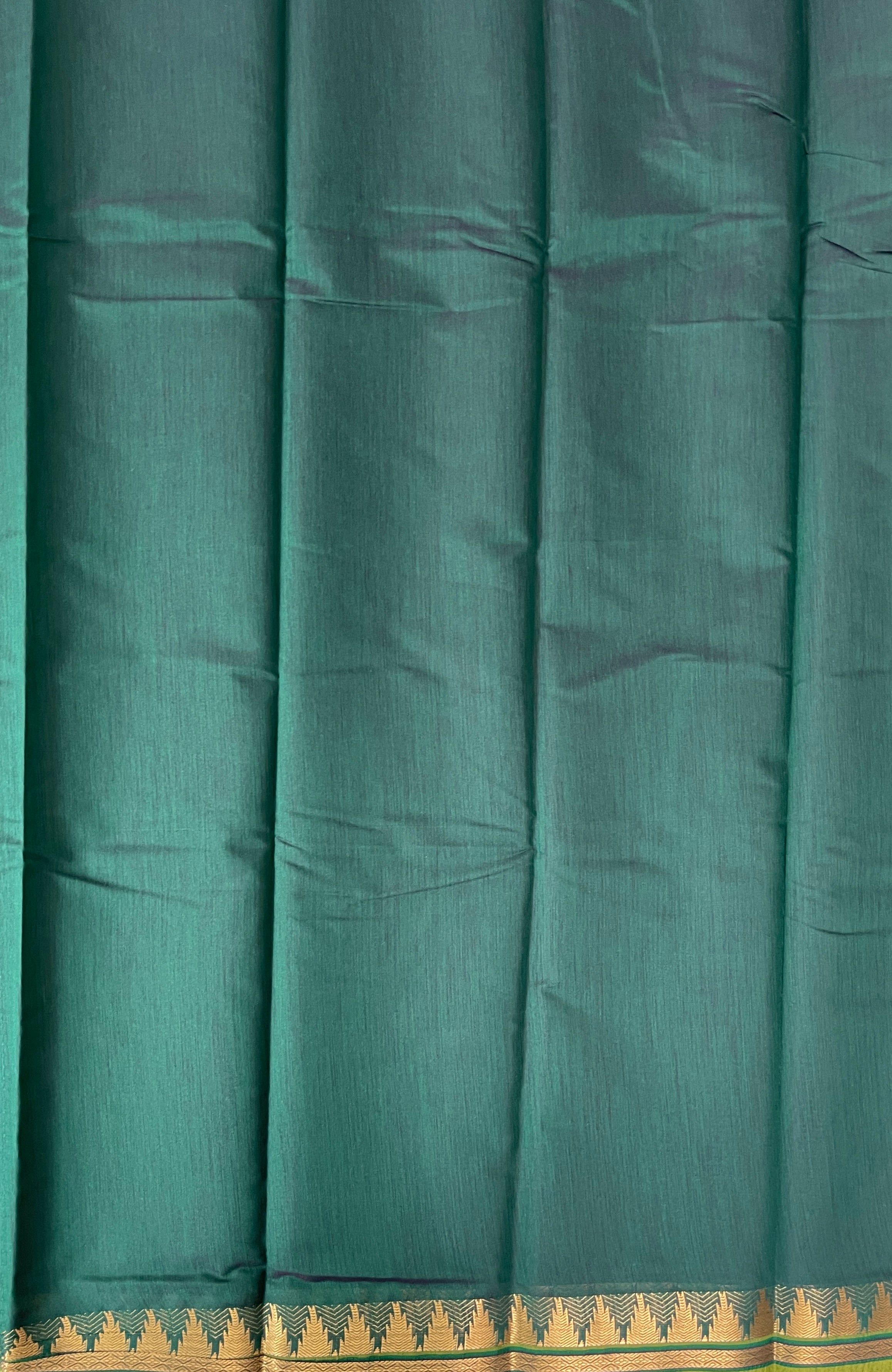 Bottle Green Budget Semi Silk Cotton Saree With Plain Pattern