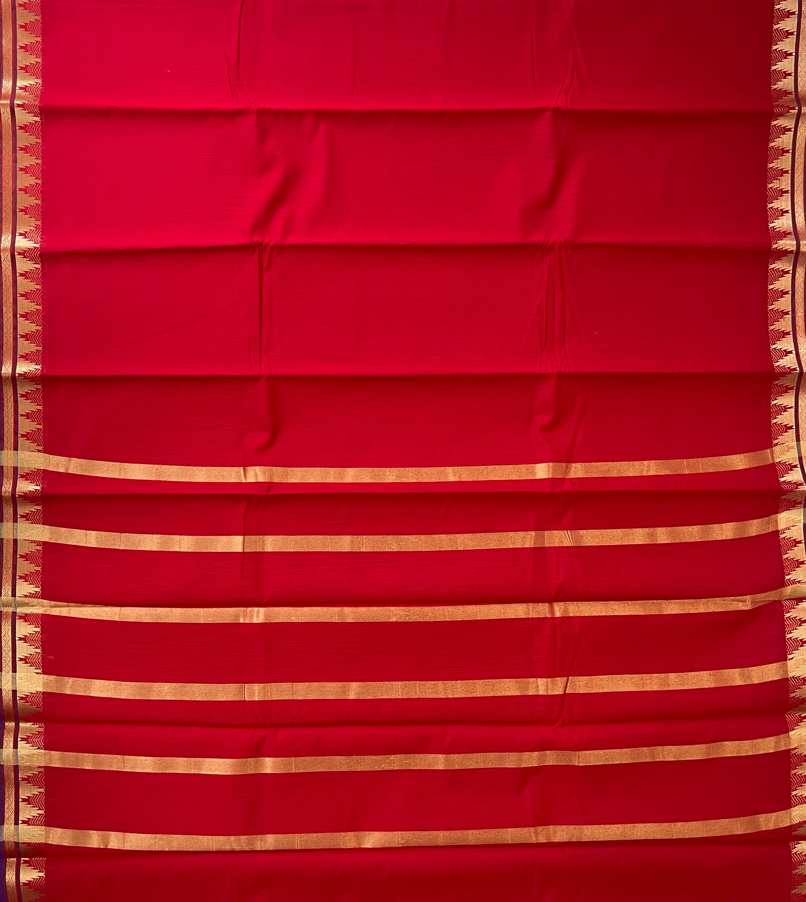 Red Budget Semi Silk Cotton Saree With Plain Pattern