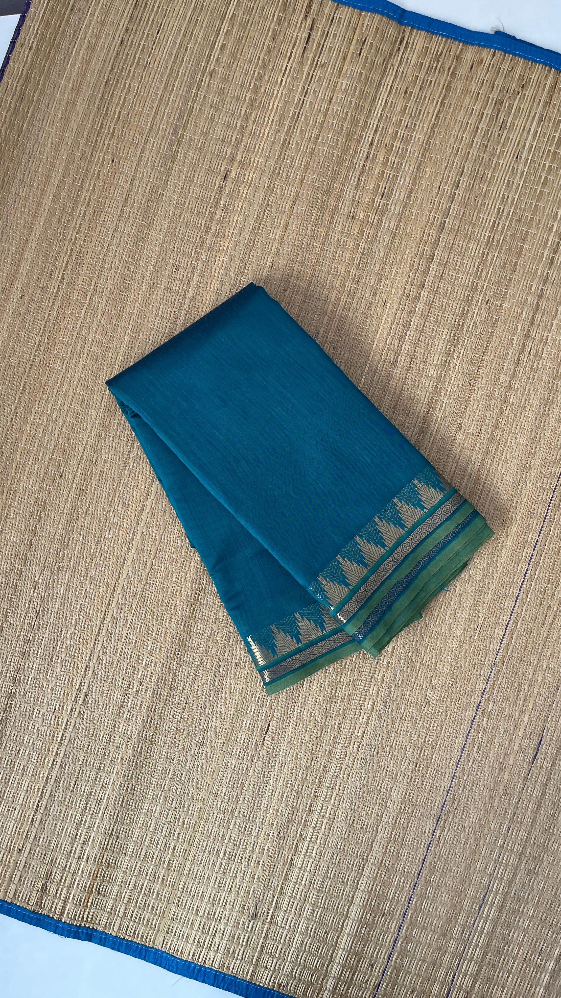 Sapphire Green Budget Semi Silk Cotton Saree With Plain Pattern