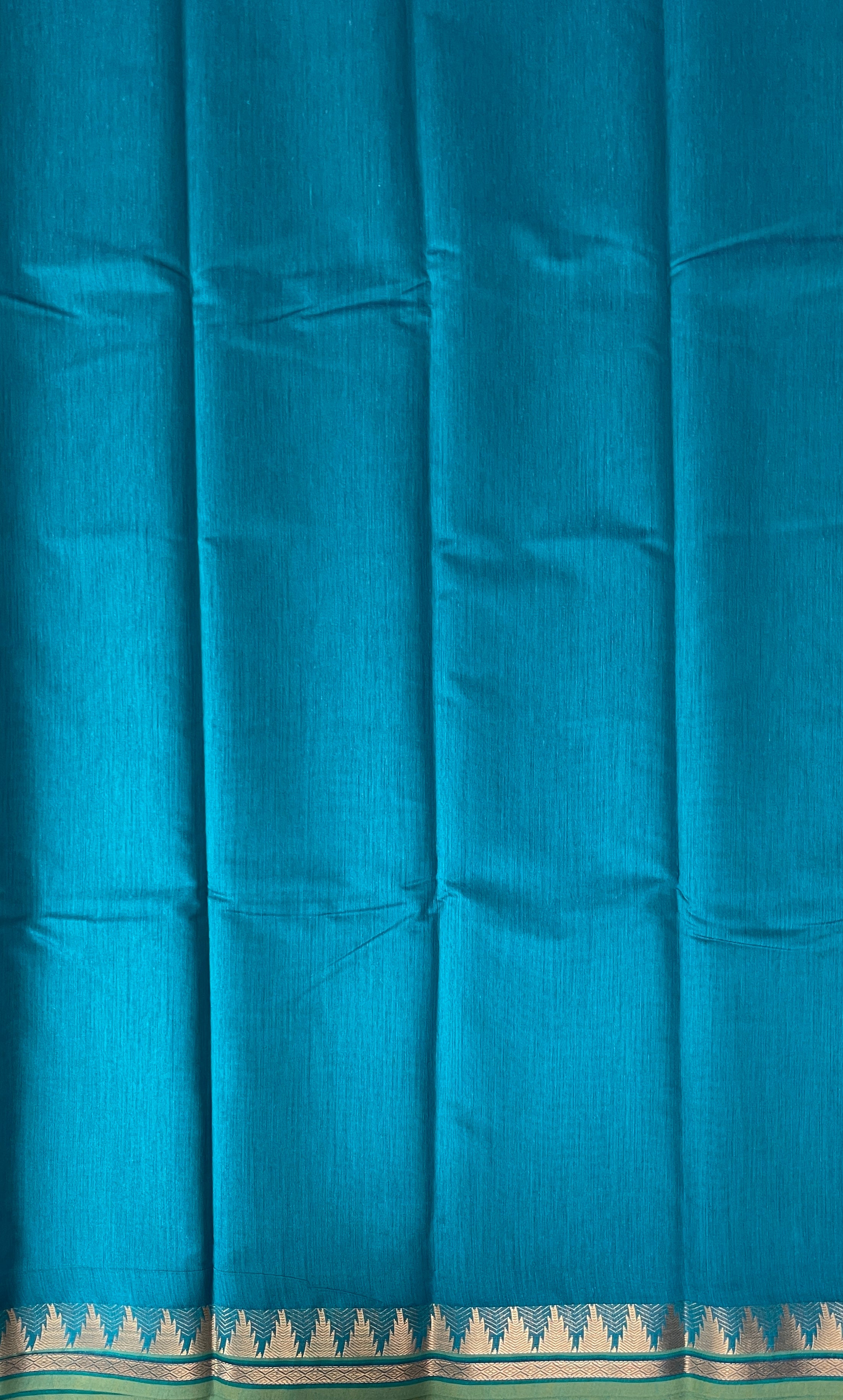 Sapphire Green Budget Semi Silk Cotton Saree With Plain Pattern