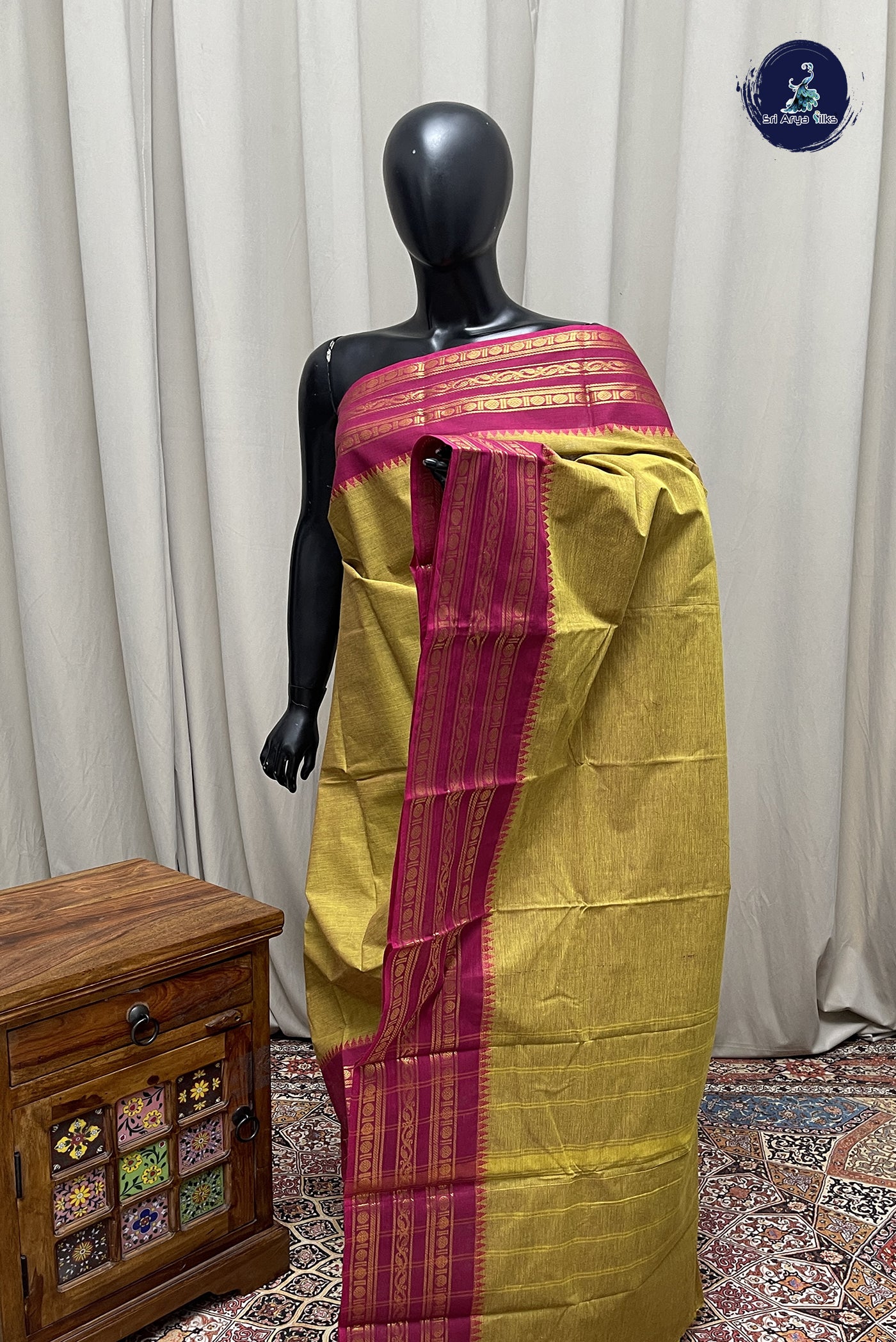 Yellowish Green Kanchi Cotton Saree With Plain Pattern