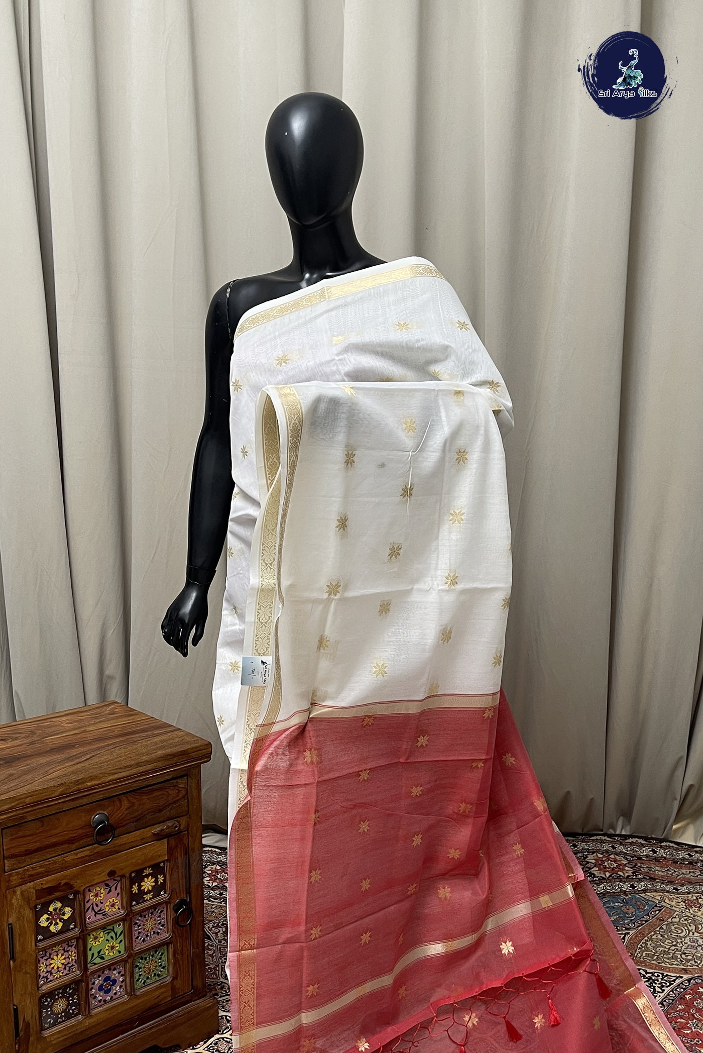White Maheshwari Silk Saree With Zari Buttas Pattern