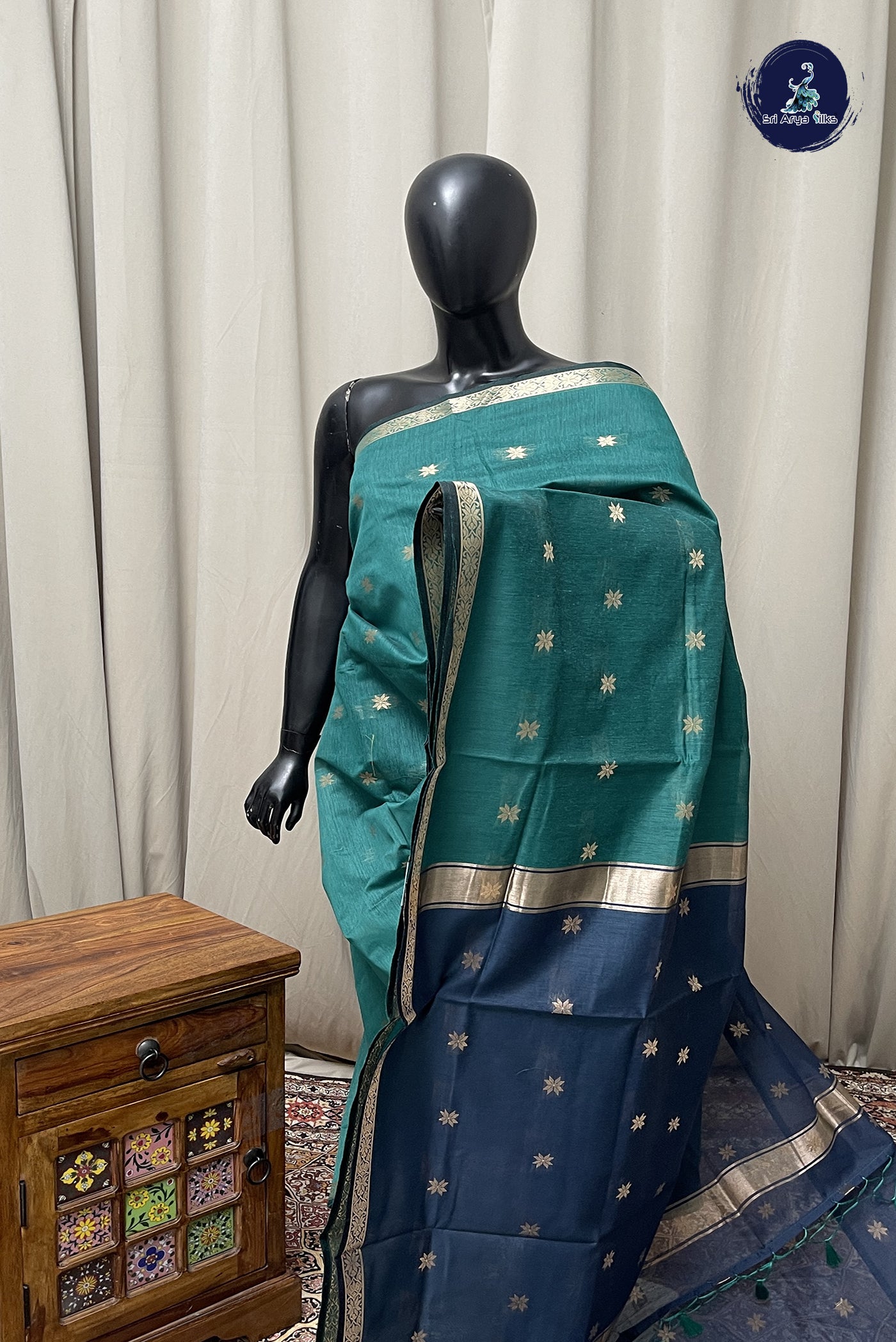 Green Maheshwari Silk Saree With Zari Buttas Pattern
